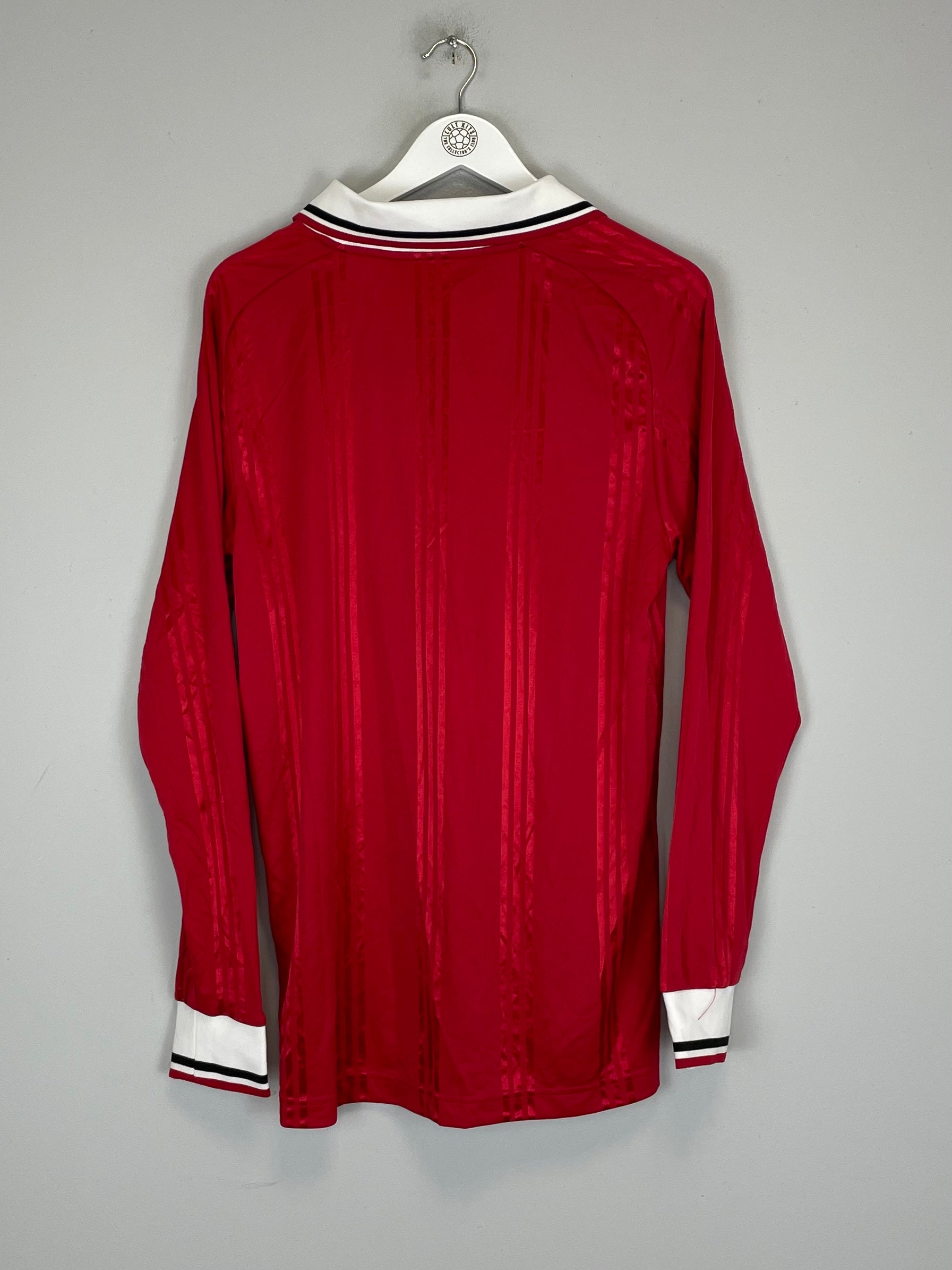 Shop 2019/20 MANCHESTER UNITED ICON L/S SHIRT (M) ADIDAS, classic football shirts, vintage football shirts & retro soccer jerseys at Cult Kits