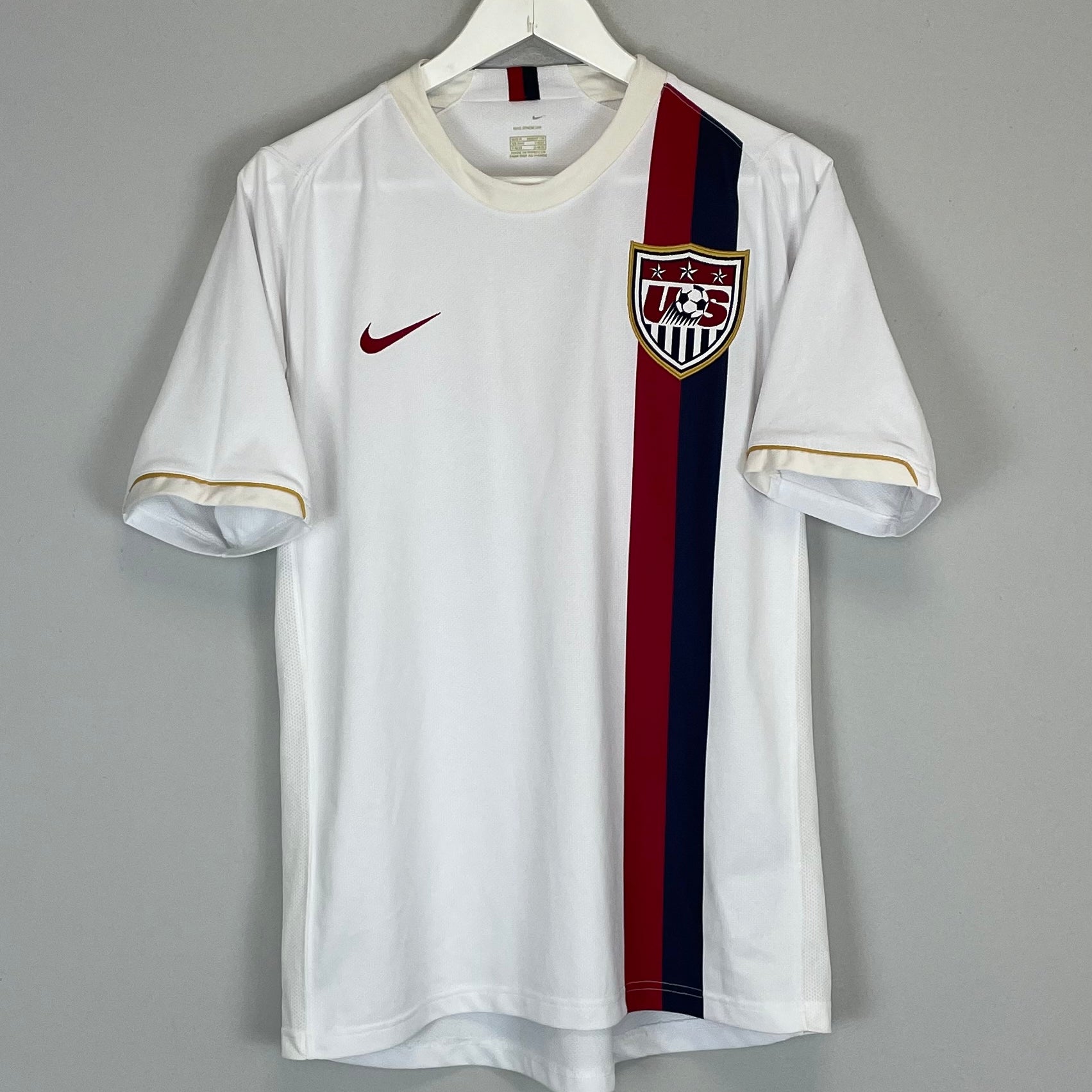 Shop 2006/07 USA HOME SHIRT (M) NIKE, classic football shirts, vintage football shirts & retro soccer jerseys at Cult Kits