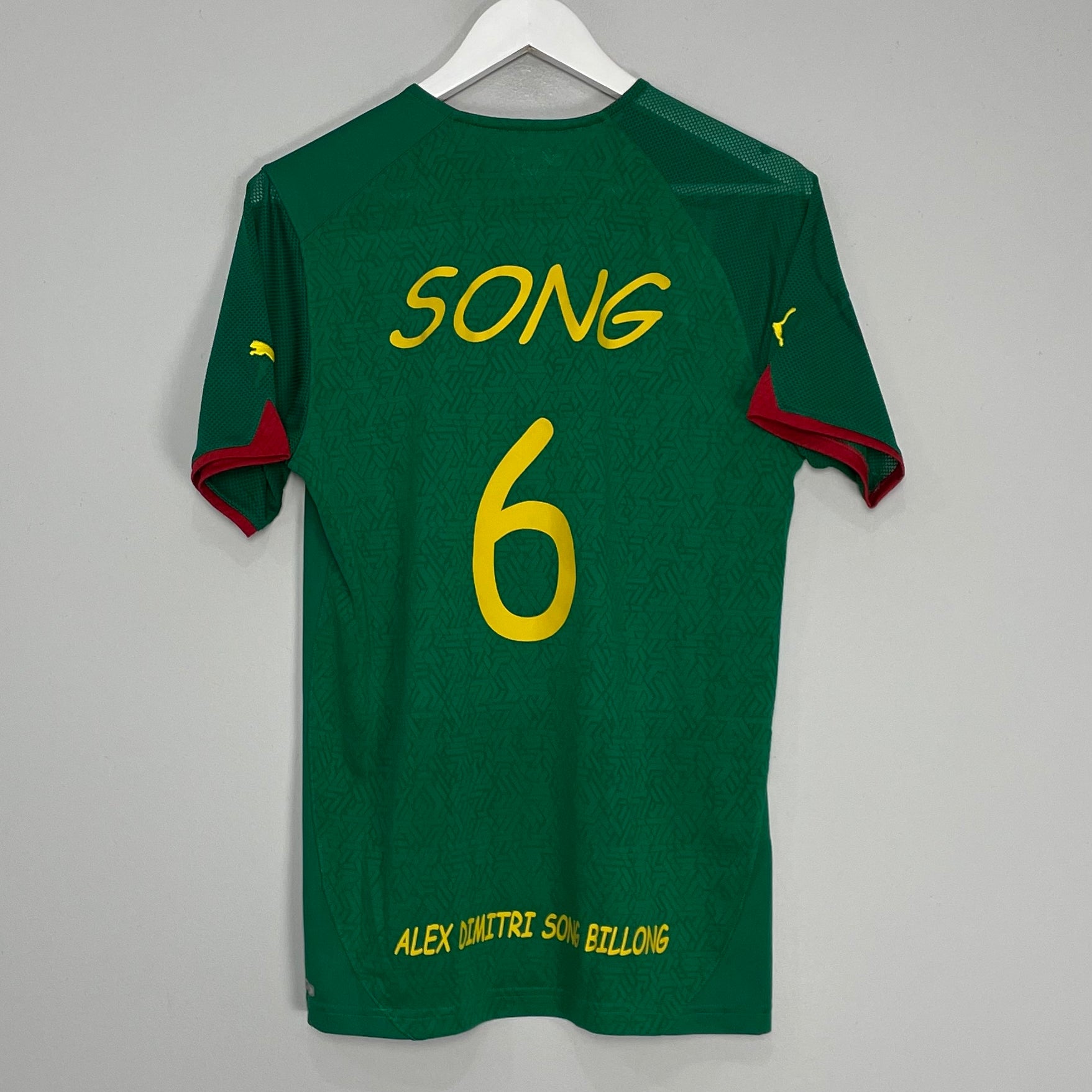 Shop 2010/11 CAMEROON SONG #6 HOME SHIRT (M) PUMA, classic football shirts, vintage football shirts & retro soccer jerseys at Cult Kits