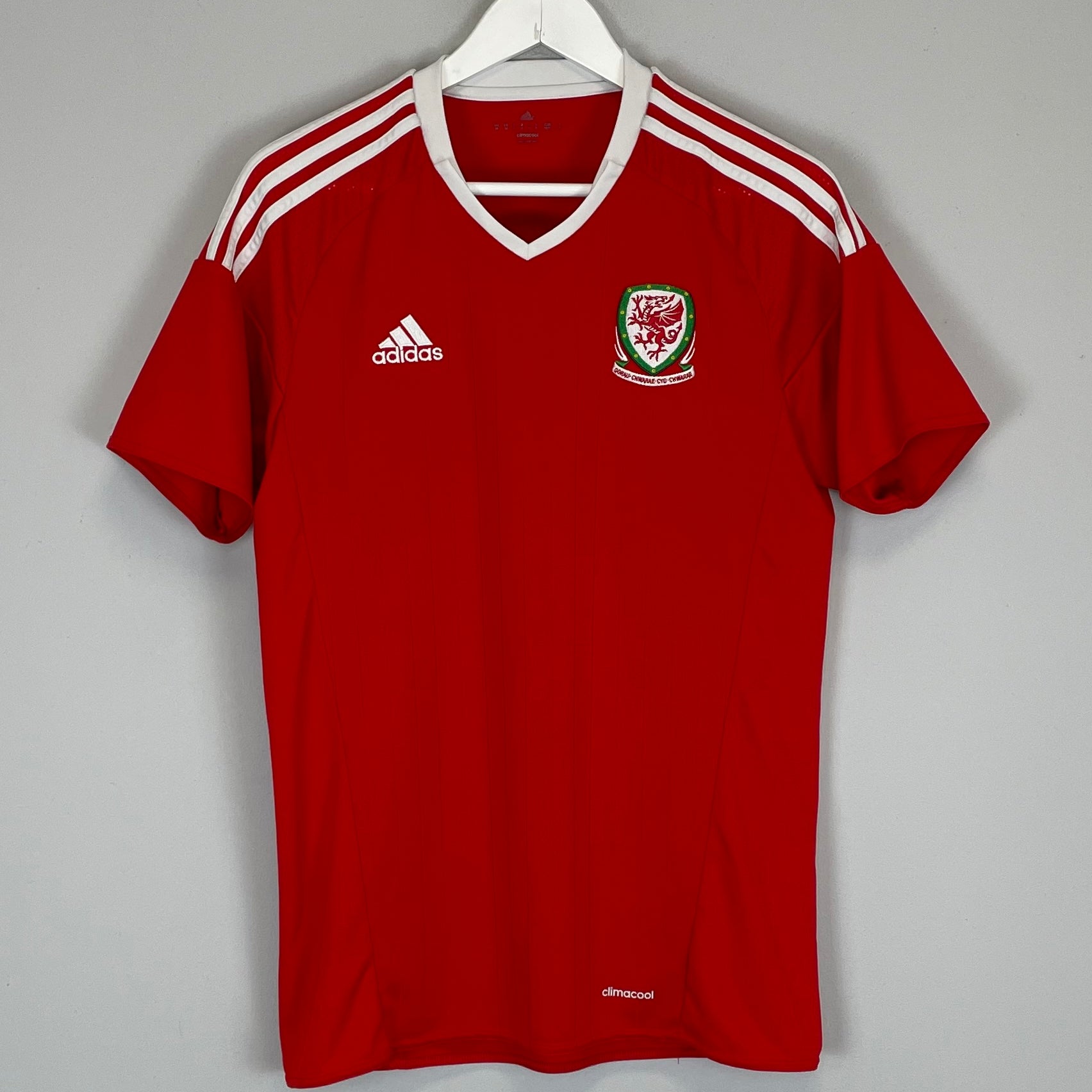 Shop 2016/17 WALES HOME SHIRT (M) ADIDAS, classic football shirts, vintage football shirts & retro soccer jerseys at Cult Kits