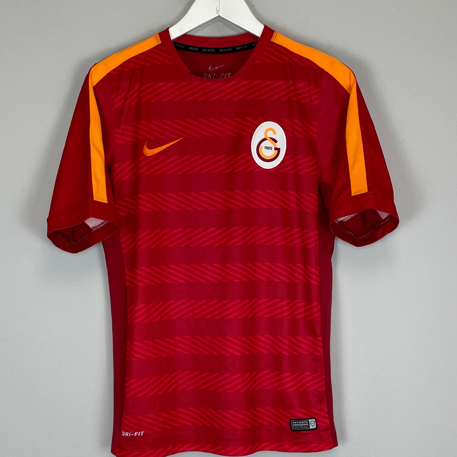 Shop 2014/15 GALATASARAY TRAINING SHIRT (M) NIKE, classic football shirts, vintage football shirts & retro soccer jerseys at Cult Kits