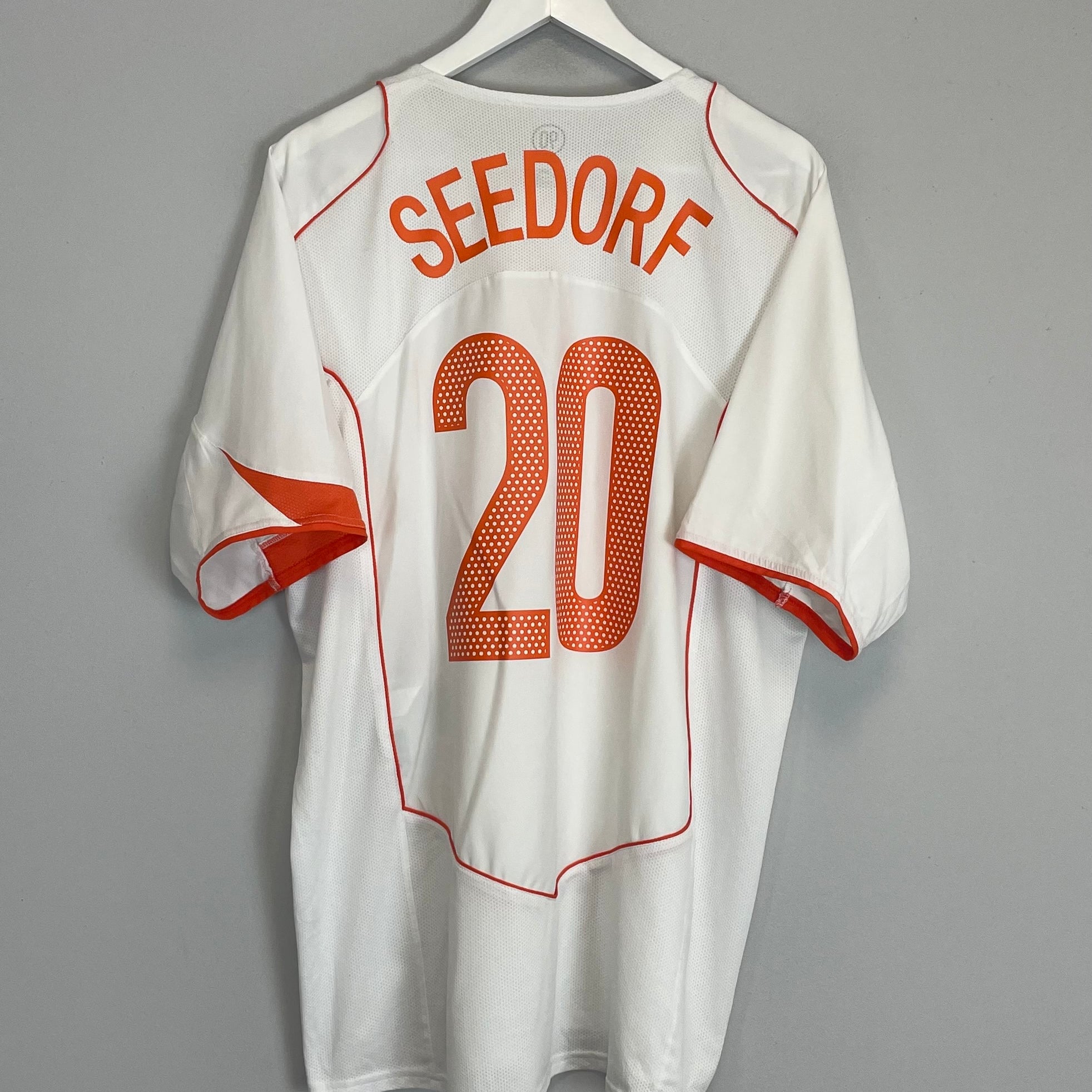 Shop 2004/06 NETHERLANDS SEEDORF #10 AWAY SHIRT (XL) NIKE, classic football shirts, vintage football shirts & retro soccer jerseys at Cult Kits