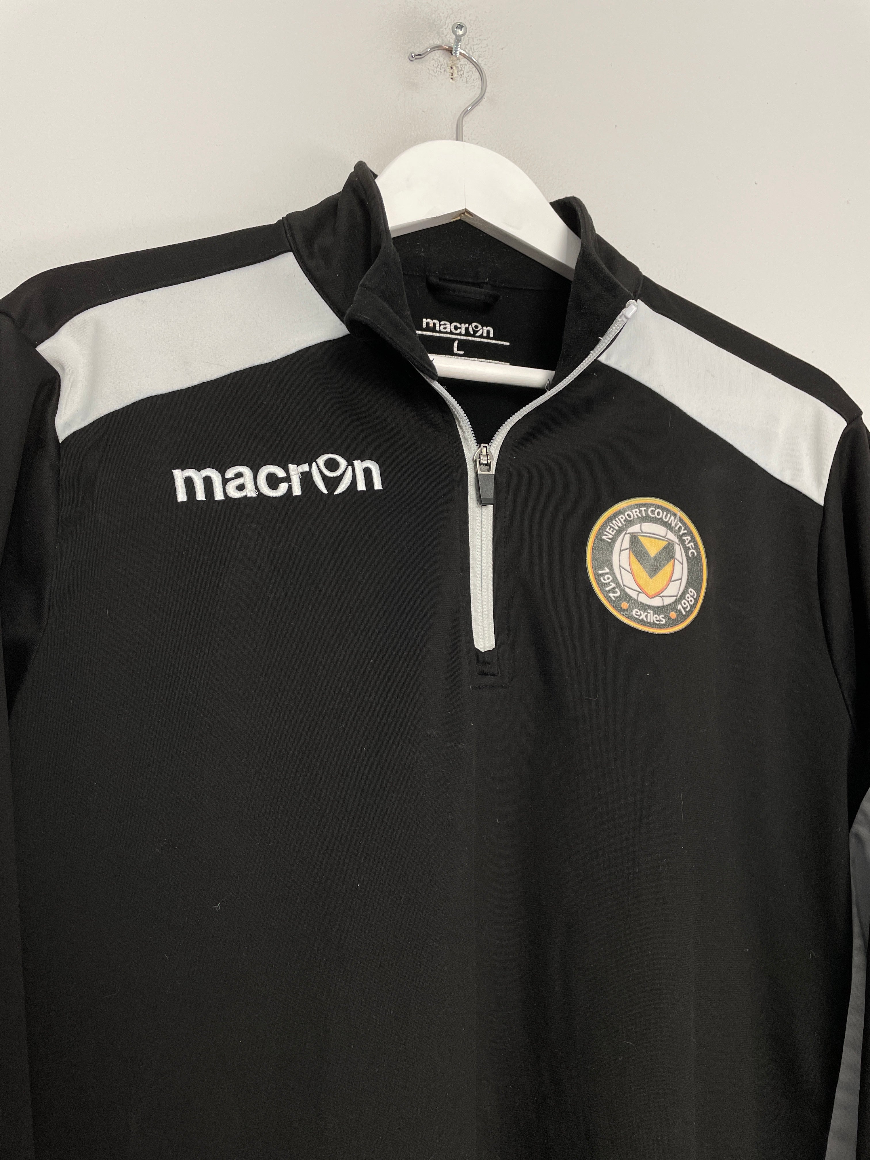 Shop 2017/18 NEWPORT COUNTY 1/4 ZIP TRAINING TOP (L) MACRON, classic football shirts, vintage football shirts & retro soccer jerseys at Cult Kits