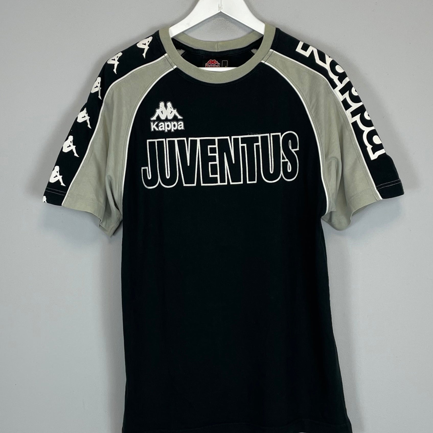 Shop 1996/97 JUVENTUS TRAINING SHIRT (L) KAPPA, classic football shirts, vintage football shirts & retro soccer jerseys at Cult Kits