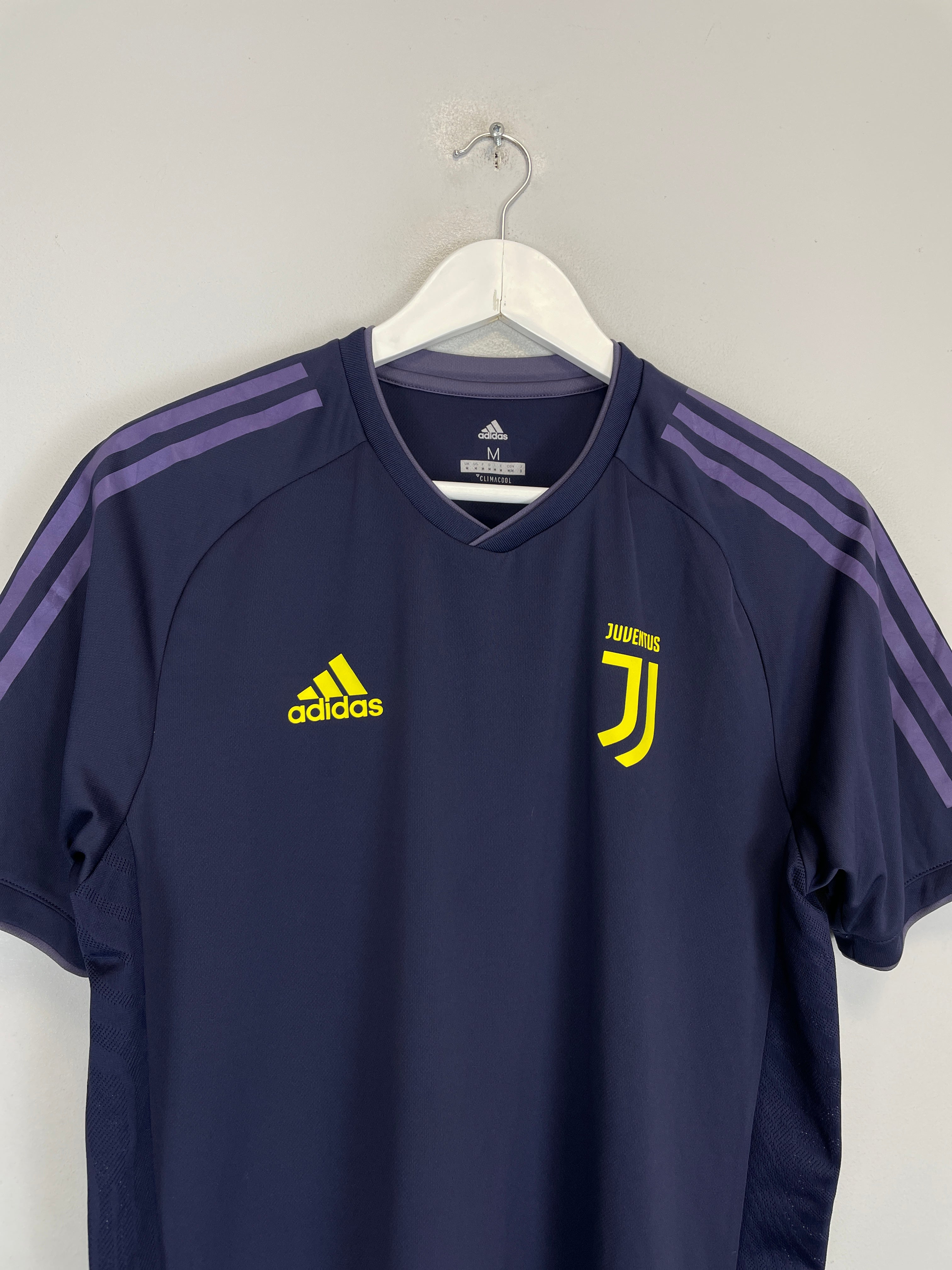 Shop 2018/19 JUVENTUS TRAINING SHIRT (M) ADIDAS, classic football shirts, vintage football shirts & retro soccer jerseys at Cult Kits