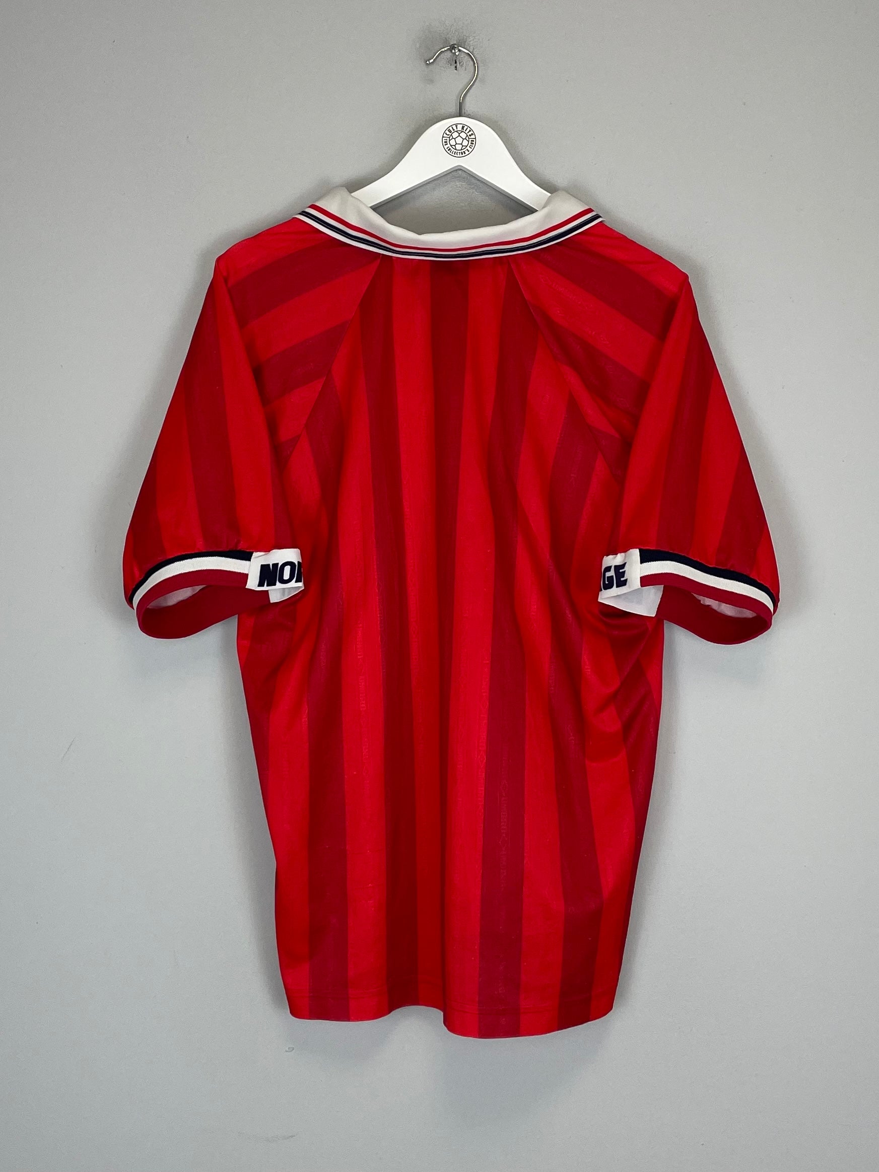Shop 1998/00 NORWAY HOME SHIRT (L) UMBRO, classic football shirts, vintage football shirts & retro soccer jerseys at Cult Kits