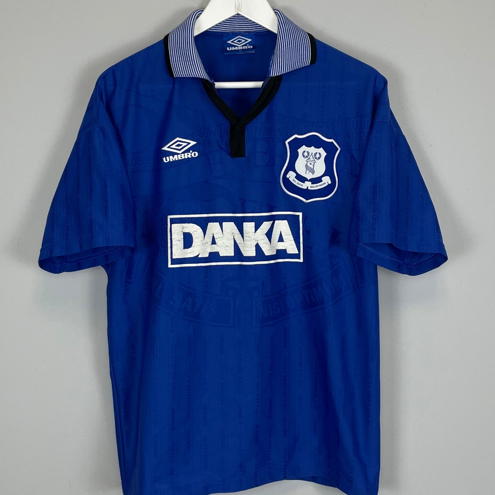 Shop 1995/97 EVERTON HOME SHIRT (M) UMBRO, classic football shirts, vintage football shirts & retro soccer jerseys at Cult Kits