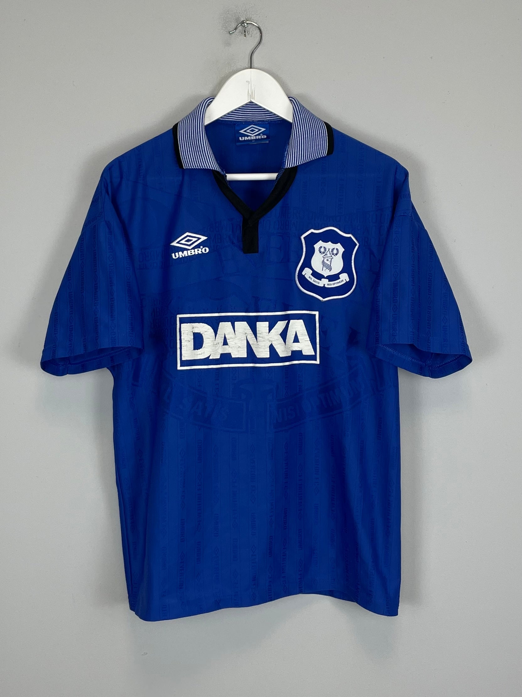 Shop 1995/97 EVERTON HOME SHIRT (M) UMBRO, classic football shirts, vintage football shirts & retro soccer jerseys at Cult Kits
