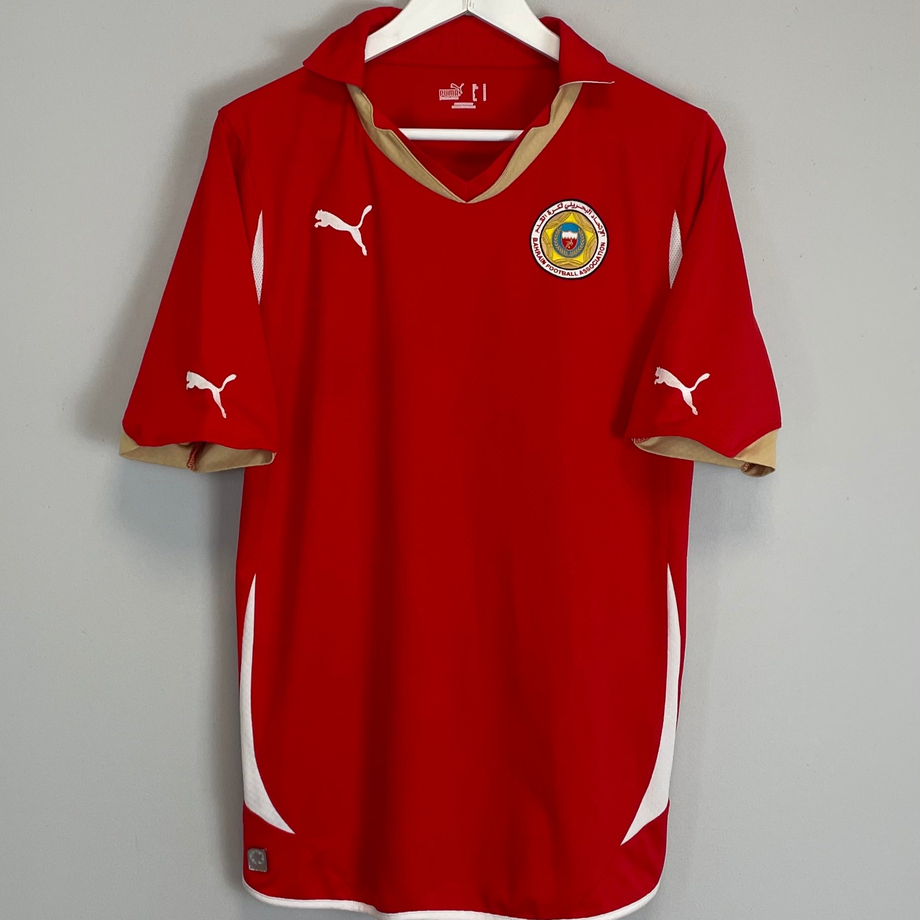 Shop 2010 BAHRAIN HOME SHIRT (M) PUMA, classic football shirts, vintage football shirts & retro soccer jerseys at Cult Kits