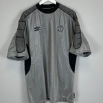 Shop 1999/00 MANCHESTER UNITED TRAINING SHIRT (XXL) UMBRO, classic football shirts, vintage football shirts & retro soccer jerseys at Cult Kits