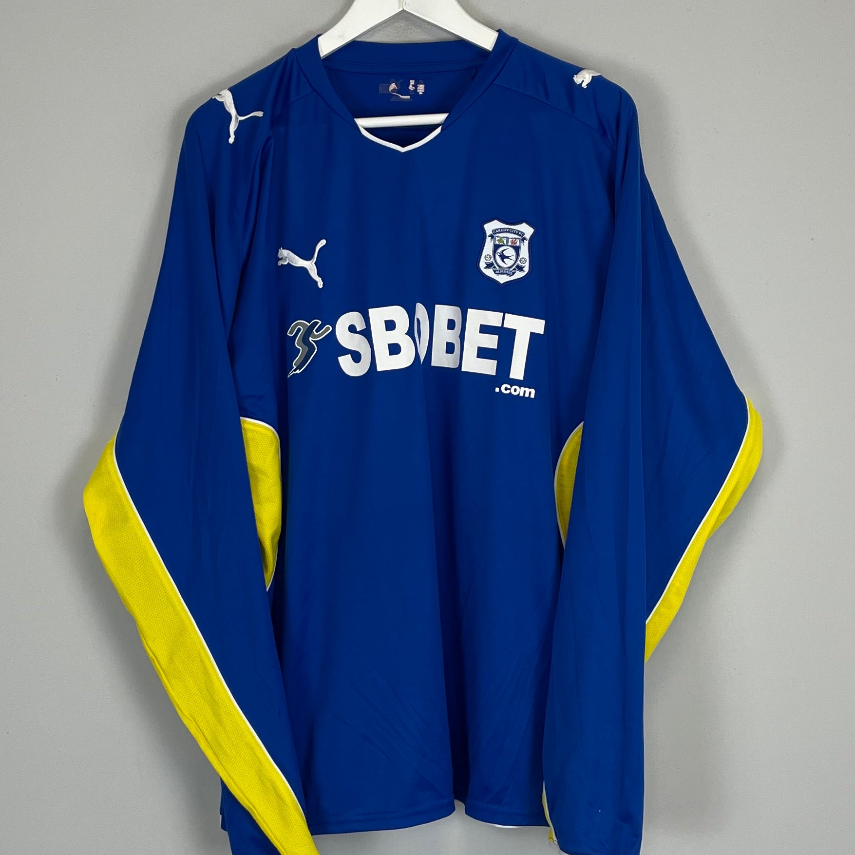 Shop 2009/10 CARDIFF CITY L/S HOME SHIRT (XL) PUMA, classic football shirts, vintage football shirts & retro soccer jerseys at Cult Kits