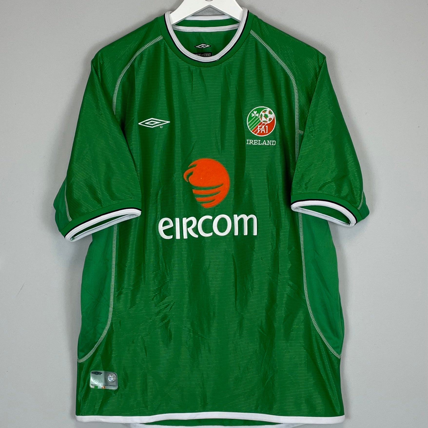 Shop 2001/03 IRELAND HOME SHIRT (XL) UMBRO, classic football shirts, vintage football shirts & retro soccer jerseys at Cult Kits