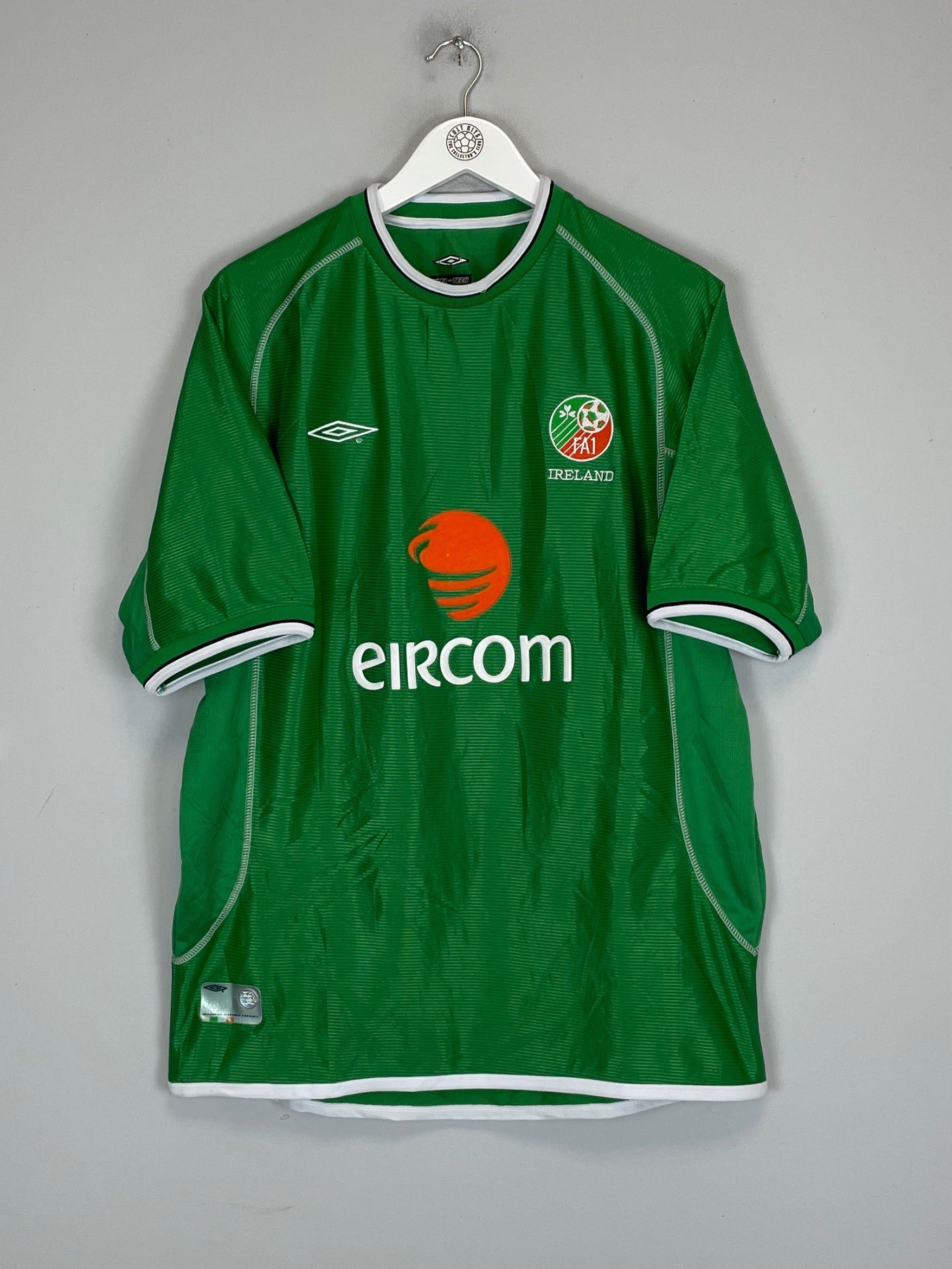 Shop 2001/03 IRELAND HOME SHIRT (XL) UMBRO, classic football shirts, vintage football shirts & retro soccer jerseys at Cult Kits