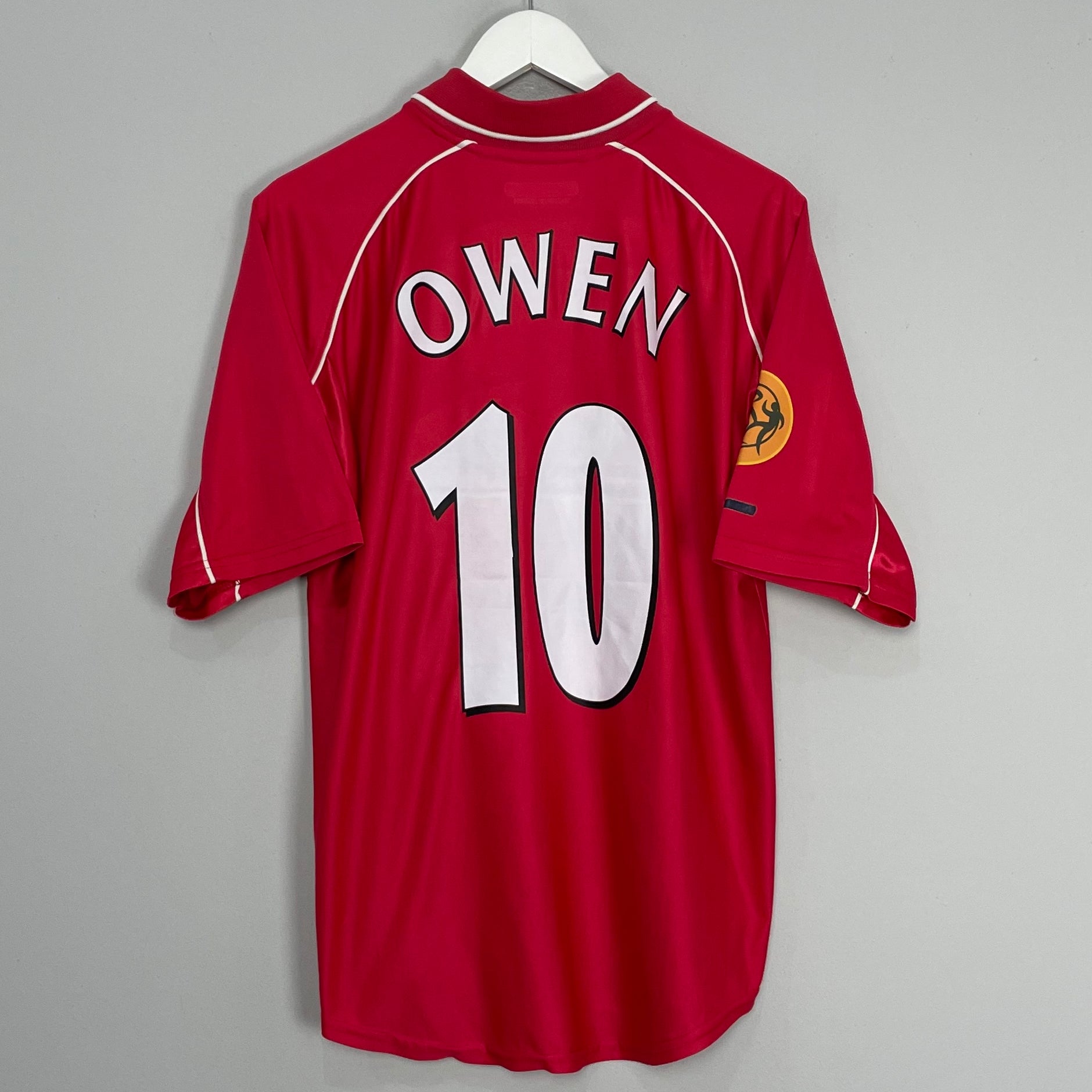 Shop 2000/02 LIVERPOOL OWEN #10 HOME SHIRT (M) REEBOK, classic football shirts, vintage football shirts & retro soccer jerseys at Cult Kits