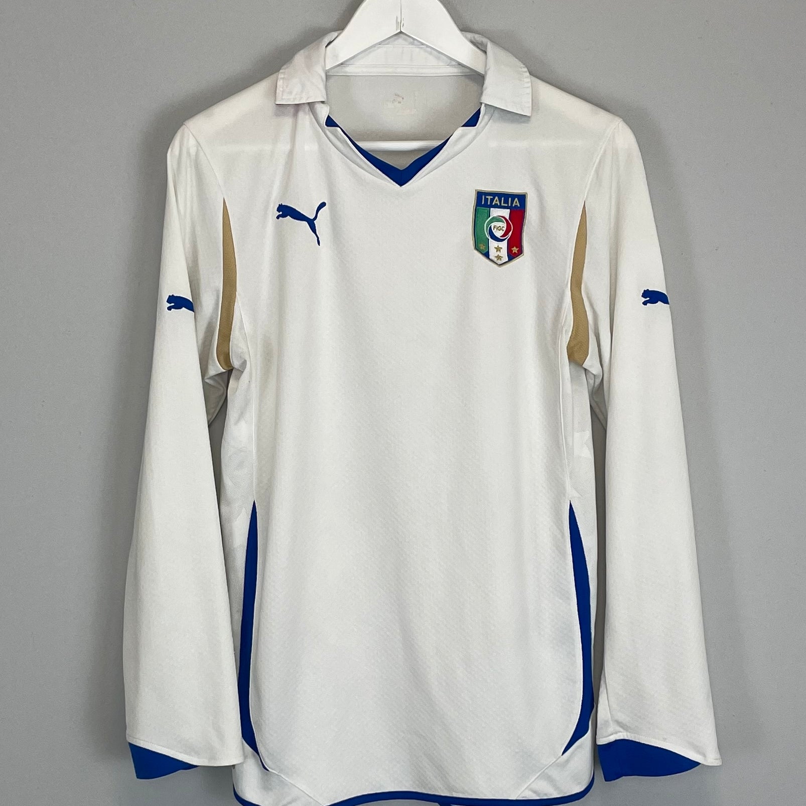 Shop 2010/11 ITALY L/S AWAY SHIRT (S) PUMA, classic football shirts, vintage football shirts & retro soccer jerseys at Cult Kits