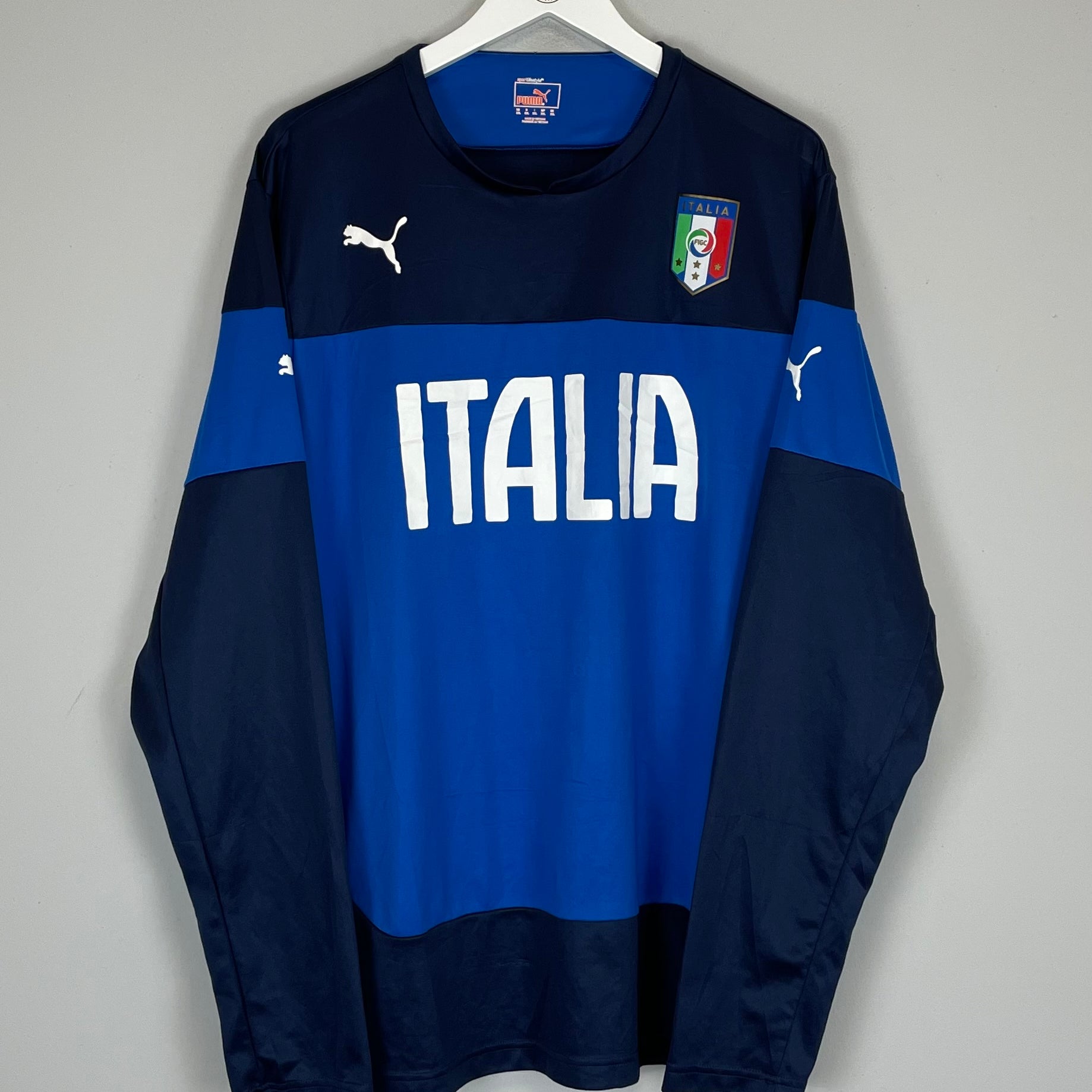 Shop 2016/17 ITALY L/S TRAINING JUMPER (XXL) PUMA, classic football shirts, vintage football shirts & retro soccer jerseys at Cult Kits