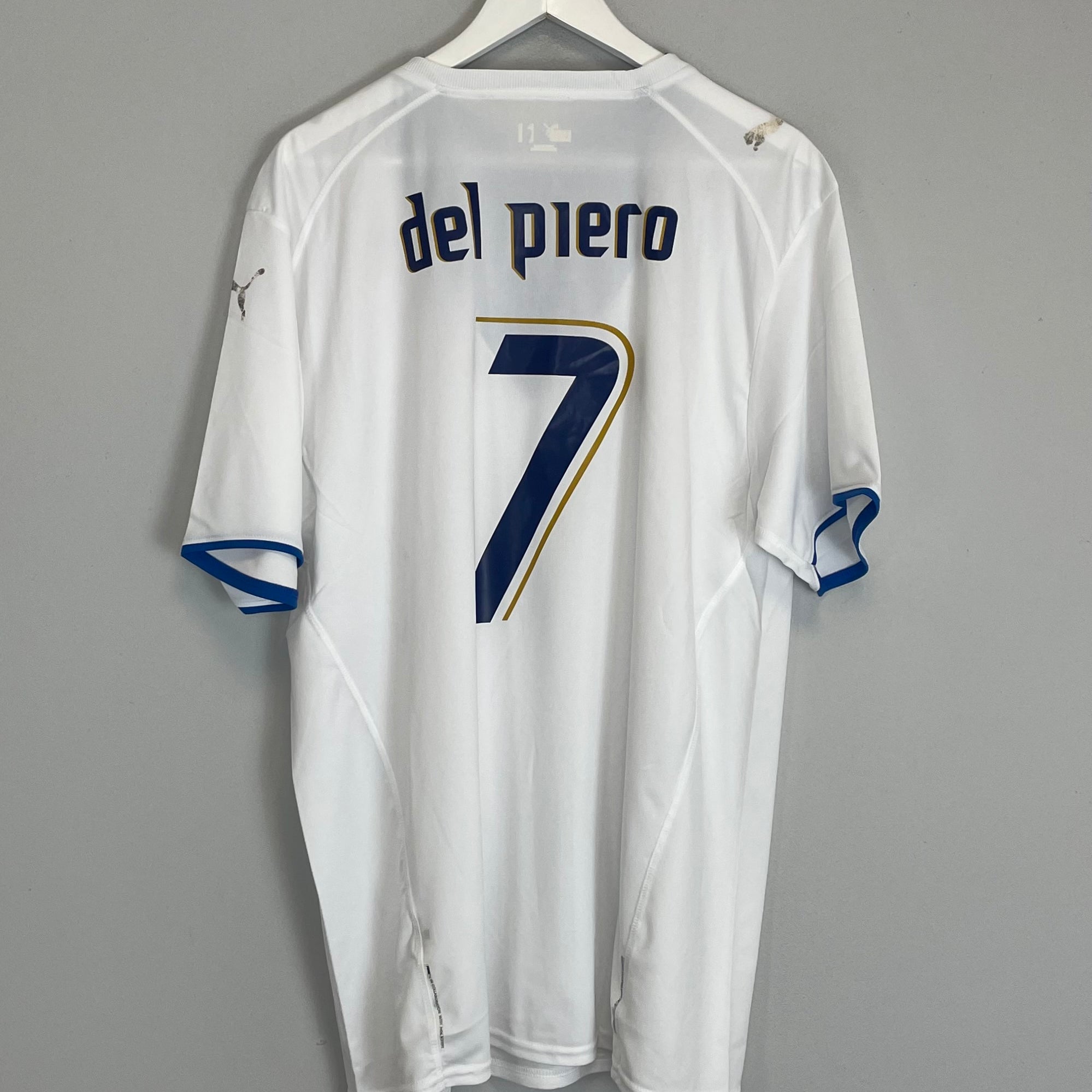Shop 2006/07 ITALY DEL PIERO #7 AWAY SHIRT (XL) PUMA, classic football shirts, vintage football shirts & retro soccer jerseys at Cult Kits