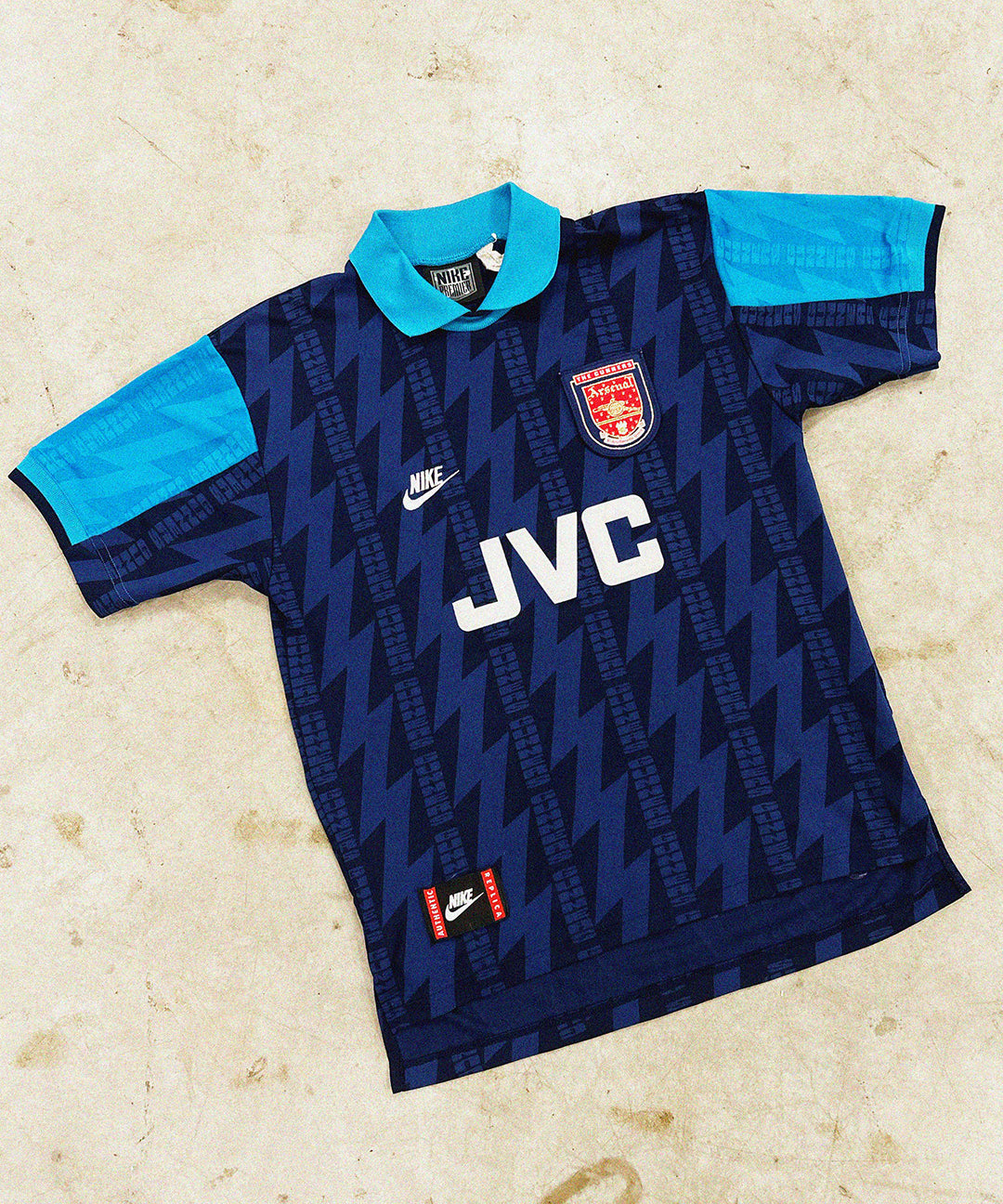 cult kits | just dropped , Arsenal , Nike , Away shirt, 1995 Lightning Bolt Shirt  , Premier League , rare football shirt , soccer jersey , retro , classic football shirts.