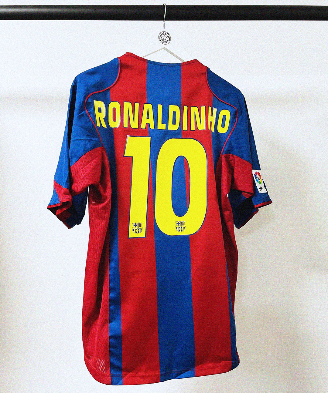 cult kits | just dropped , Barcelona , Ronaldinho 10 , nike , home football shirt , La Liga , Total 90 , rare football shirt , soccer jersey , retro , classic football shirts.