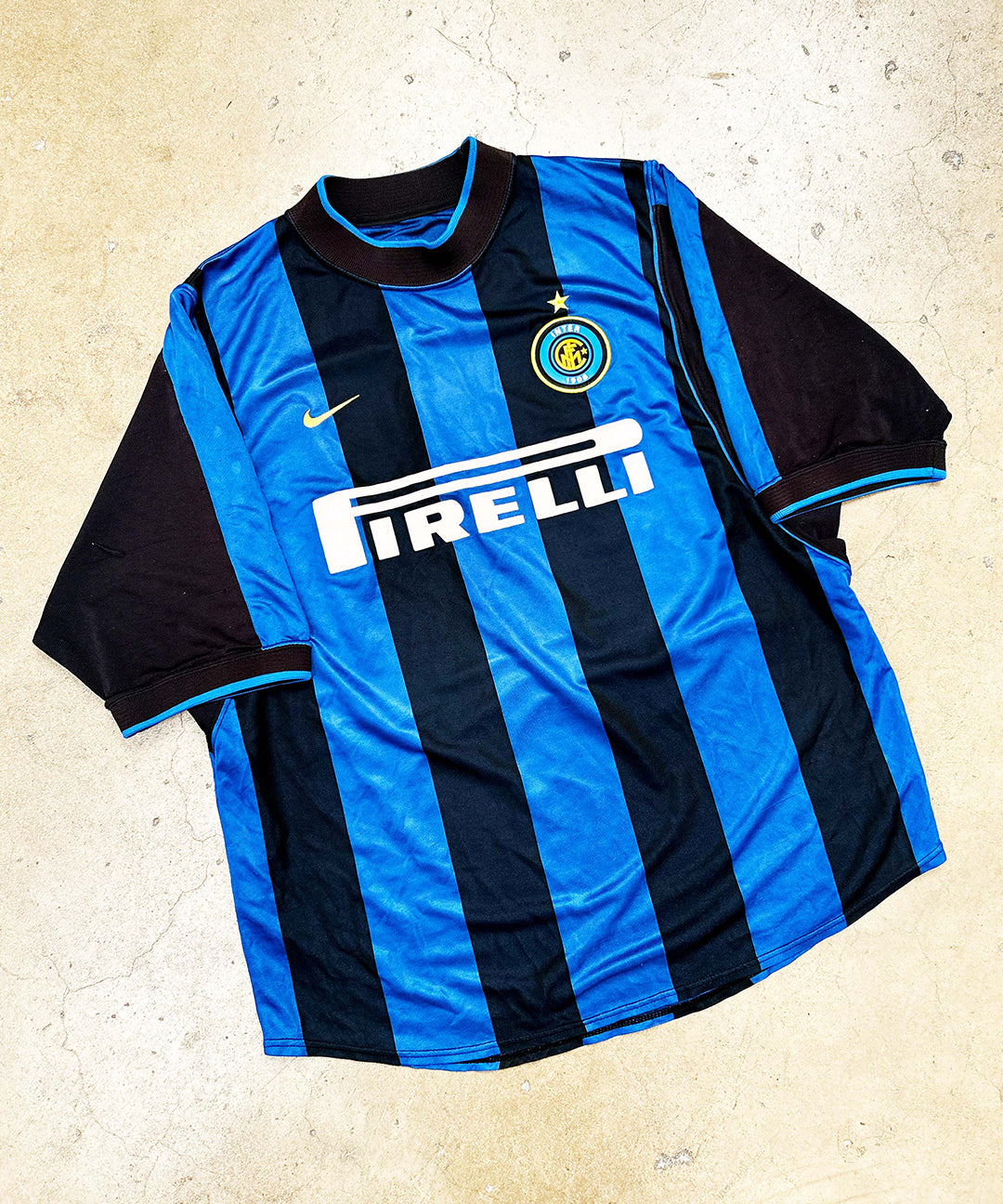 just-dropped-18-09-25-inter-milan-nike-home-shirt-cult-kits-retro-vintage-classic-football-shirts