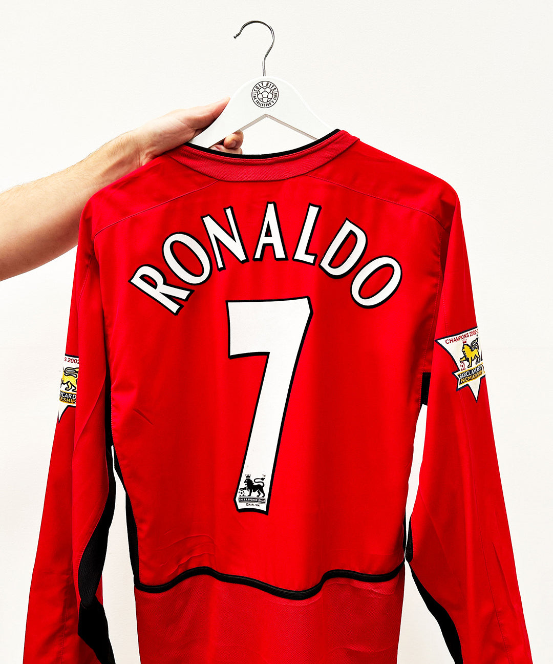 just-dropped-20-09-25-Man-United-Ronaldo-Long-sleeve-home-shirt-nike-home-shirt-cult-kits-retro-vintage-classic-football-shirts