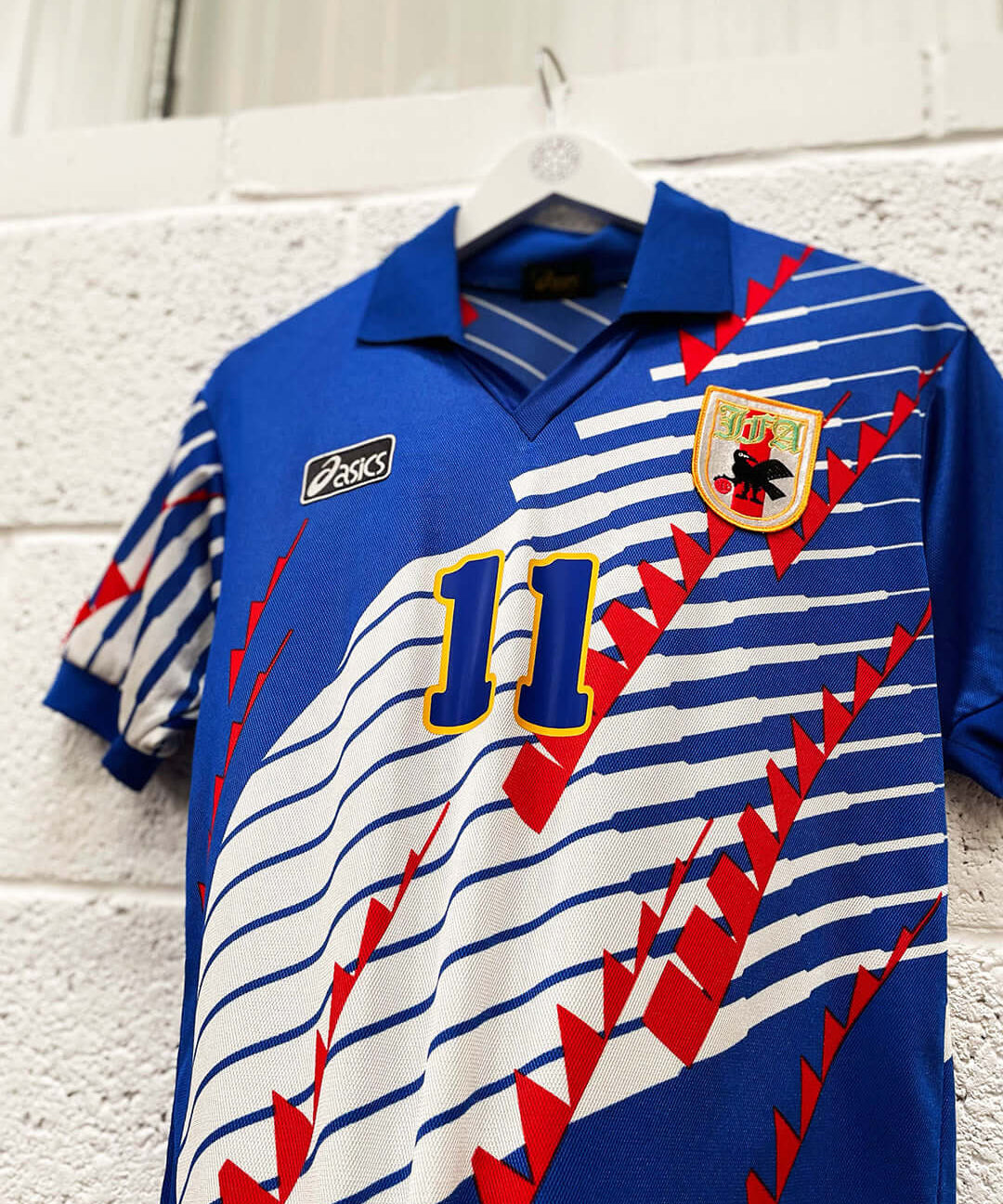 just-dropped-26-09-25-japan-asics-11-short-sleeve-home-shirt-cult-kits-retro-vintage-classic-football-shirts

