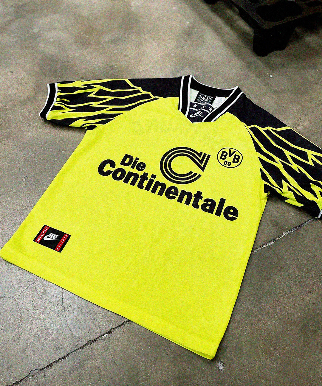 cult kits | just dropped , Dortmund , Nike , home football shirt , 90's , Bundesliga , rare football shirt , soccer jersey , retro , classic football shirts.