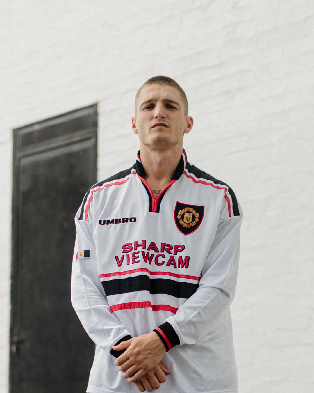 cult kits | premier league collection , manchester united , 1999 away shirt , long sleeved , football shirt , soccer jersey , retro , classic , vintage , 90's style.