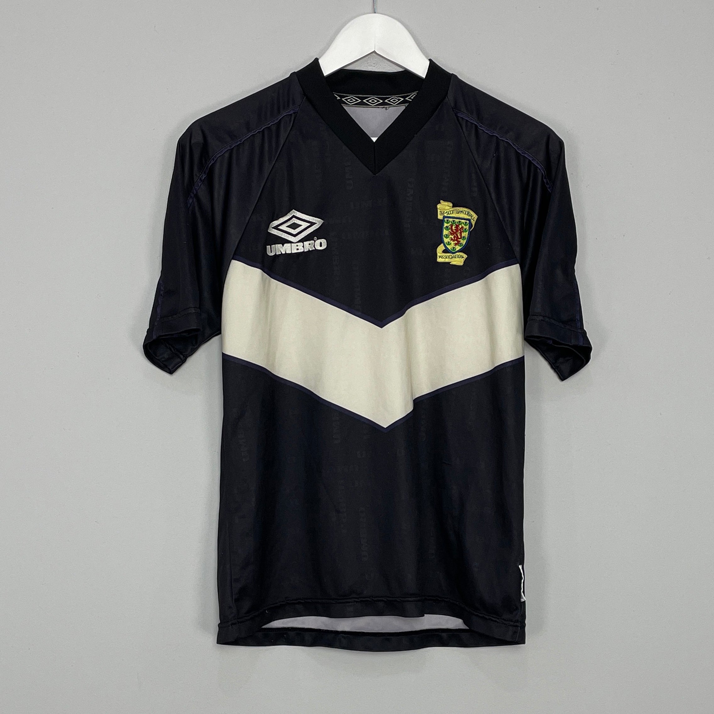 Shop 1999/00 SCOTLAND TRAINING SHIRT (Y) UMBRO, classic football shirts, vintage football shirts & retro soccer jerseys at Cult Kits