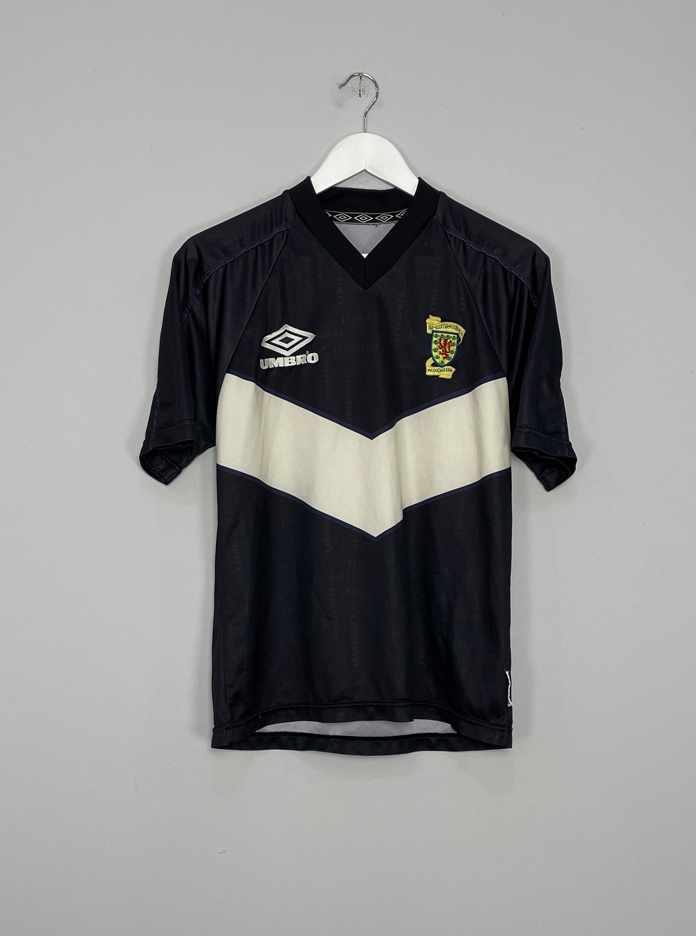 Shop 1999/00 SCOTLAND TRAINING SHIRT (Y) UMBRO, classic football shirts, vintage football shirts & retro soccer jerseys at Cult Kits