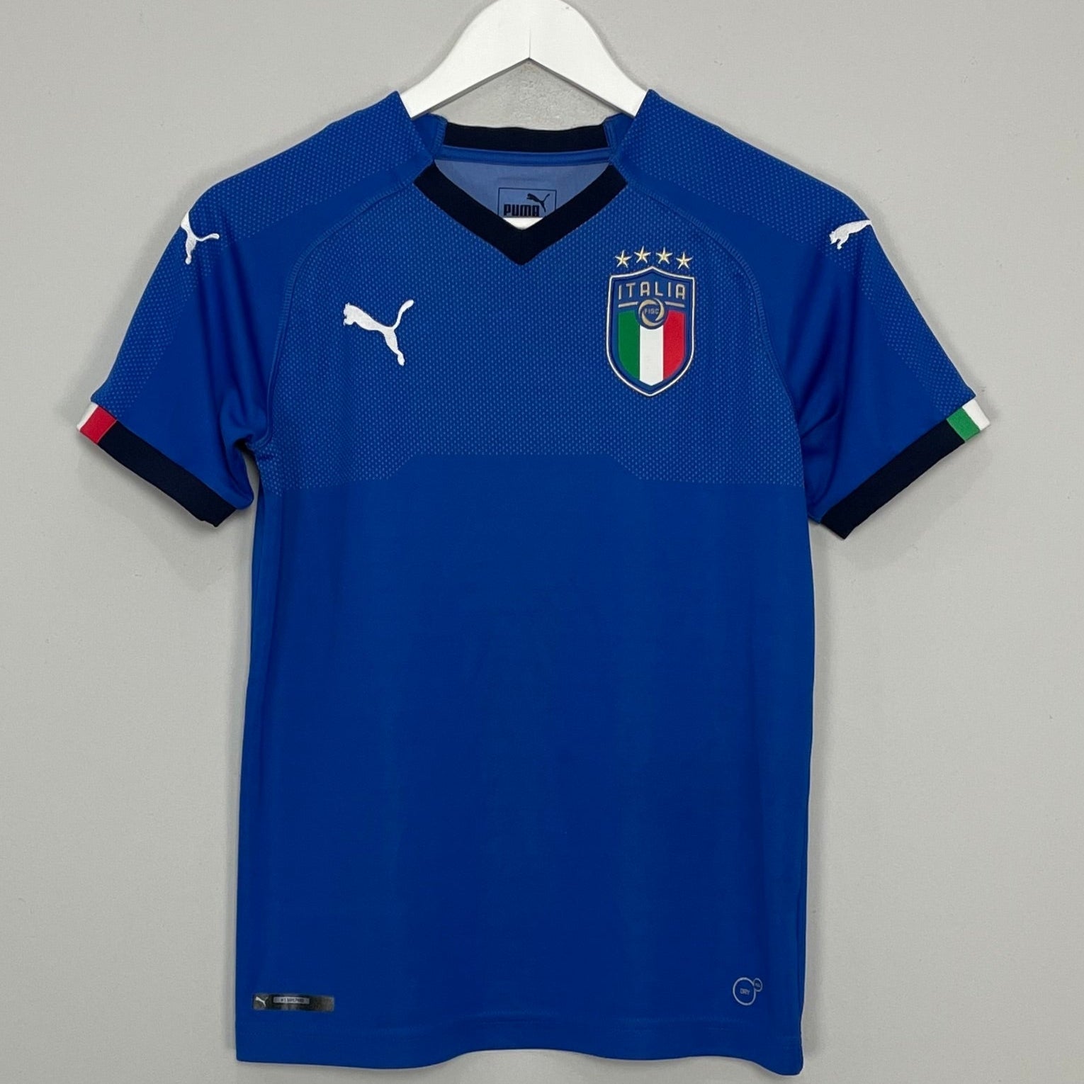 Shop 2018/19 ITALY WOMENS HOME SHIRT (M) PUMA, classic football shirts, vintage football shirts & retro soccer jerseys at Cult Kits