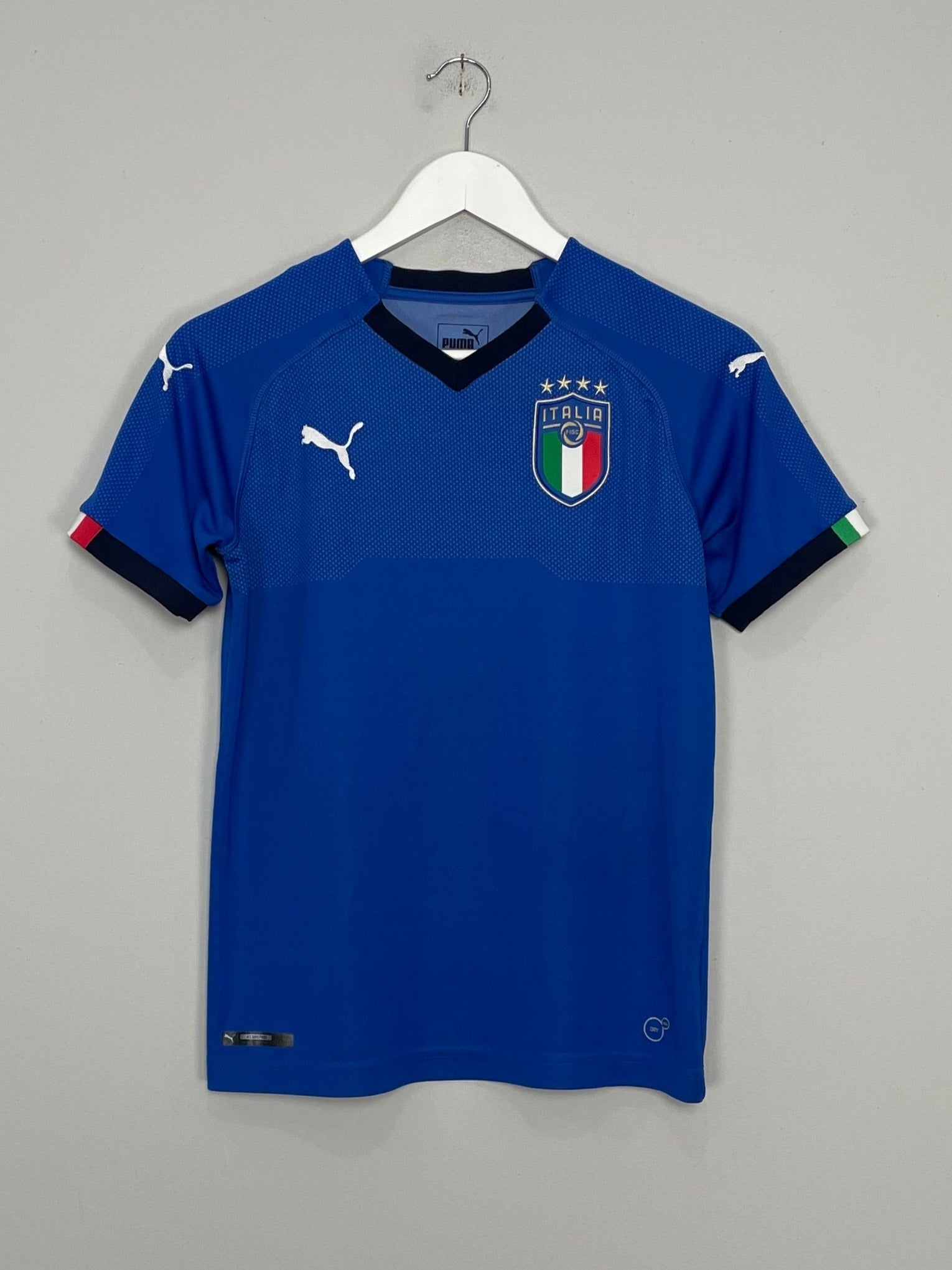 Shop 2018/19 ITALY WOMENS HOME SHIRT (M) PUMA, classic football shirts, vintage football shirts & retro soccer jerseys at Cult Kits