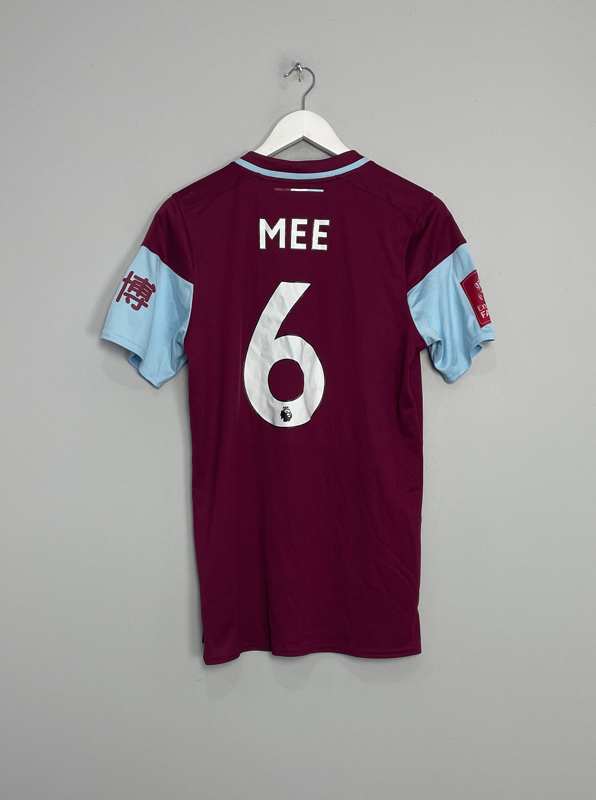 Image of the Burnley Mee shirt from the 2020/21 season