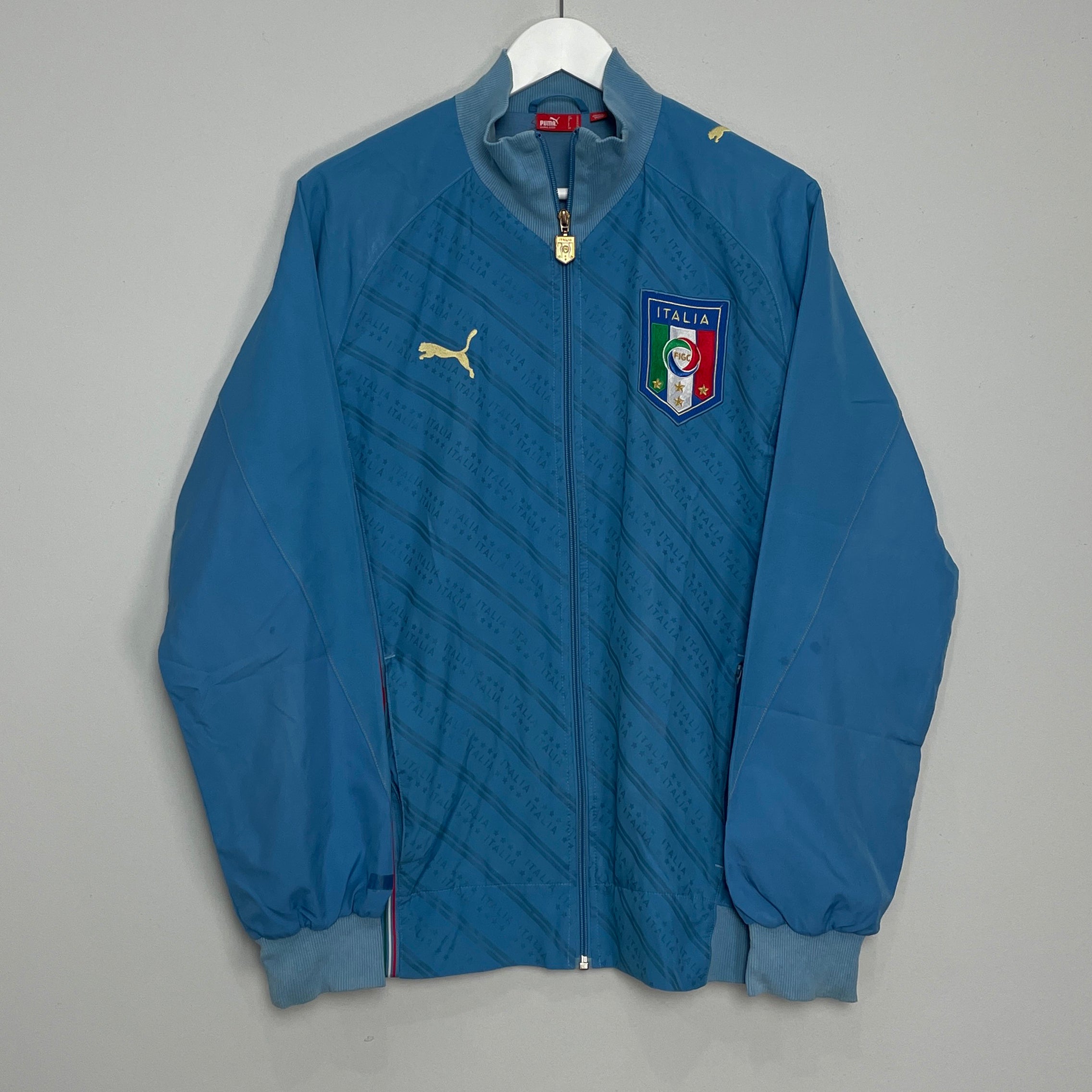 Shop 2009/10 ITALY TRAINING JACKET (M) PUMA, classic football shirts, vintage football shirts & retro soccer jerseys at Cult Kits
