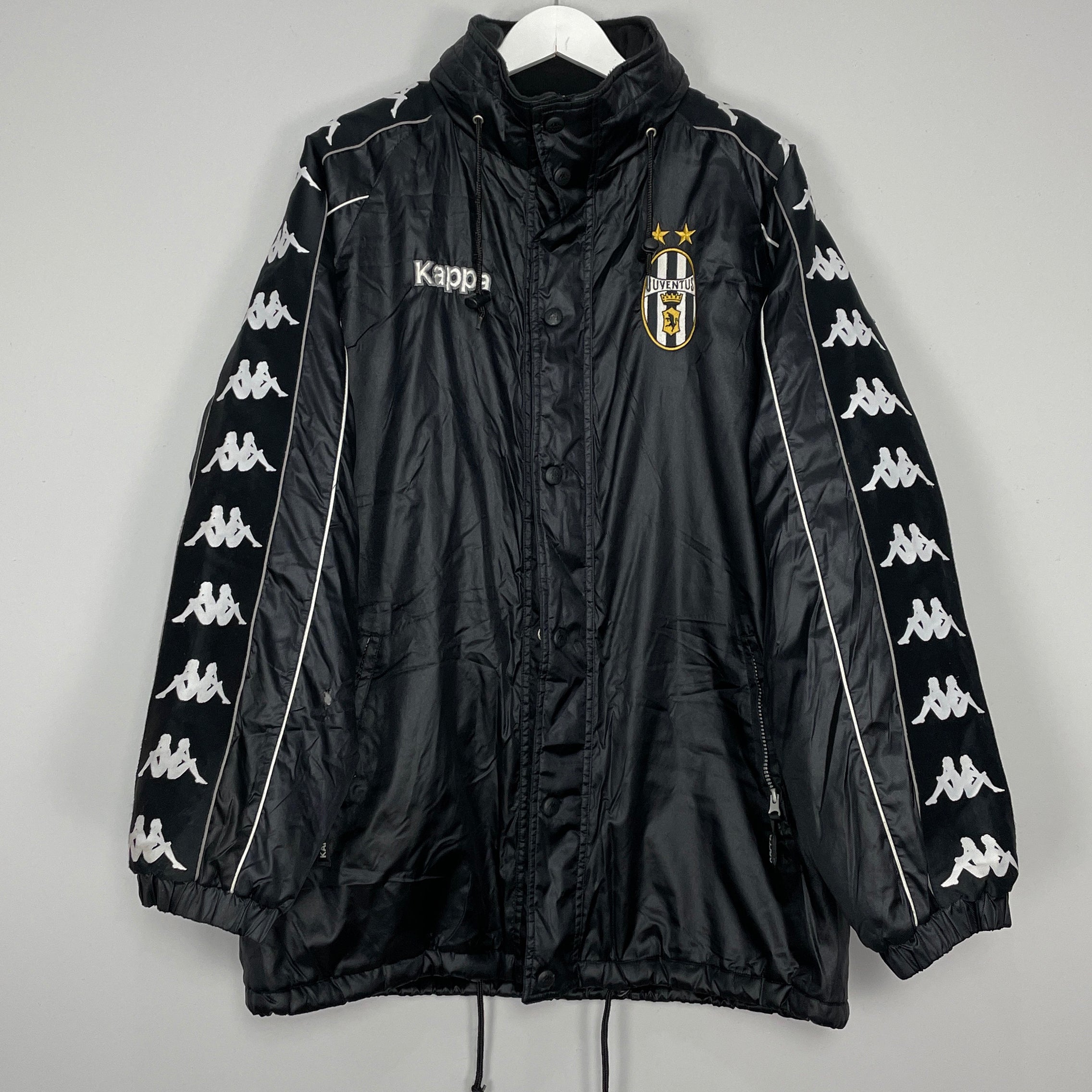 Shop 1998/99 JUVENTUS BENCH COAT (XL) KAPPA, classic football shirts, vintage football shirts & retro soccer jerseys at Cult Kits