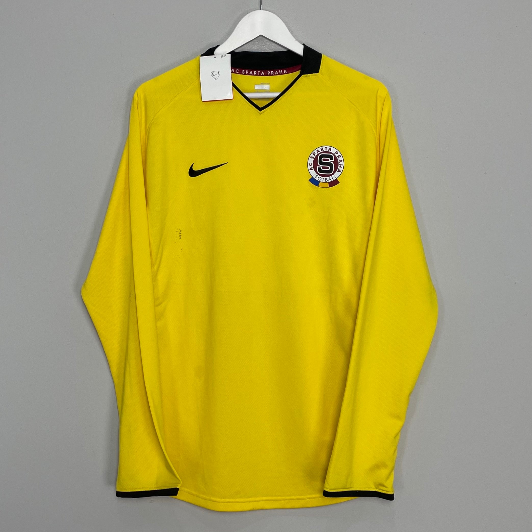 Shop 2015/16 SPARTA PRAGUE BNWT** L/S AWAY SHIRT (XL) NIKE, classic football shirts, vintage football shirts & retro soccer jerseys at Cult Kits
