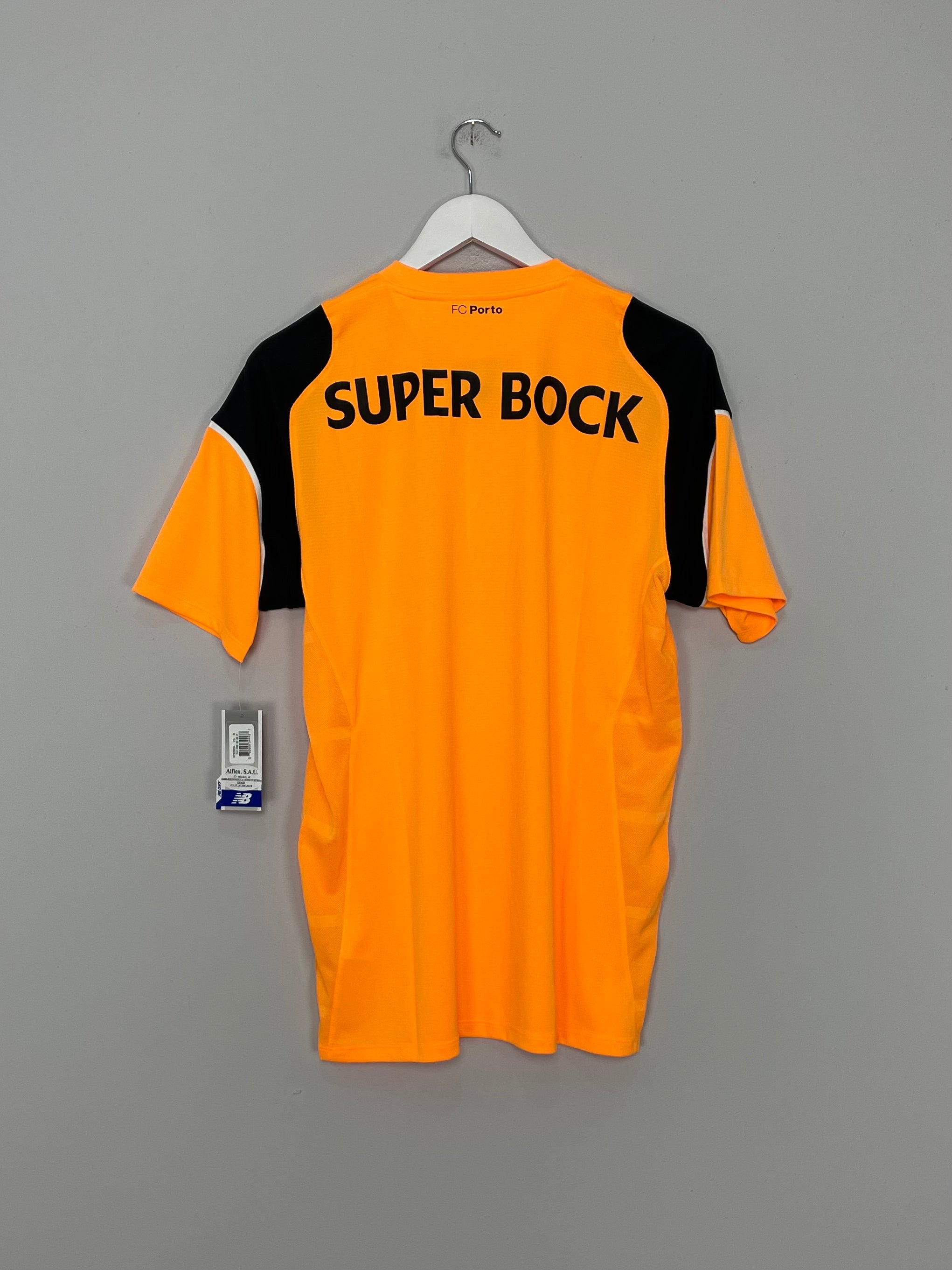 Shop 2016/17 PORTO *BNWT* GK SHIRT (MULTIPLE SIZES) NEW BALANCE, classic football shirts, vintage football shirts & retro soccer jerseys at Cult Kits