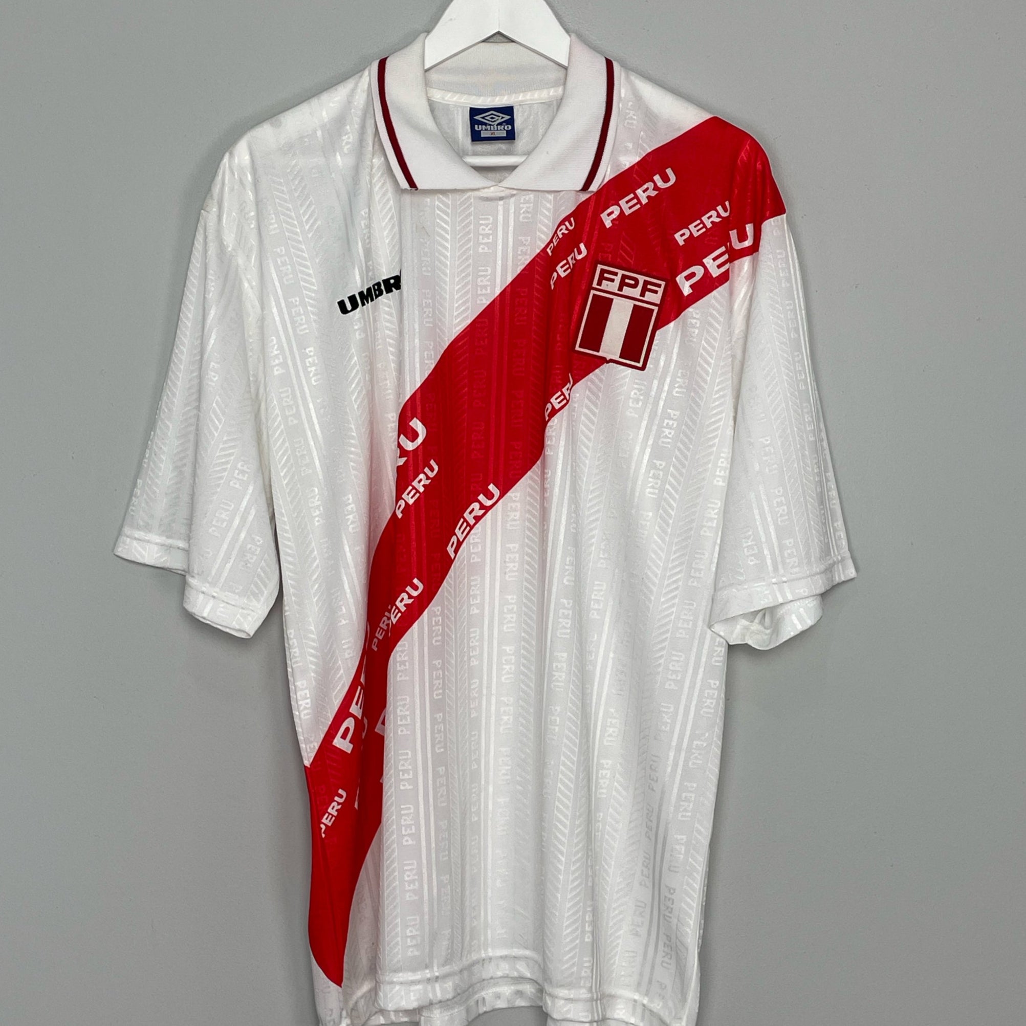 Shop 1996/97 PERU HOME SHIRT (XL) UMBRO, classic football shirts, vintage football shirts & retro soccer jerseys at Cult Kits