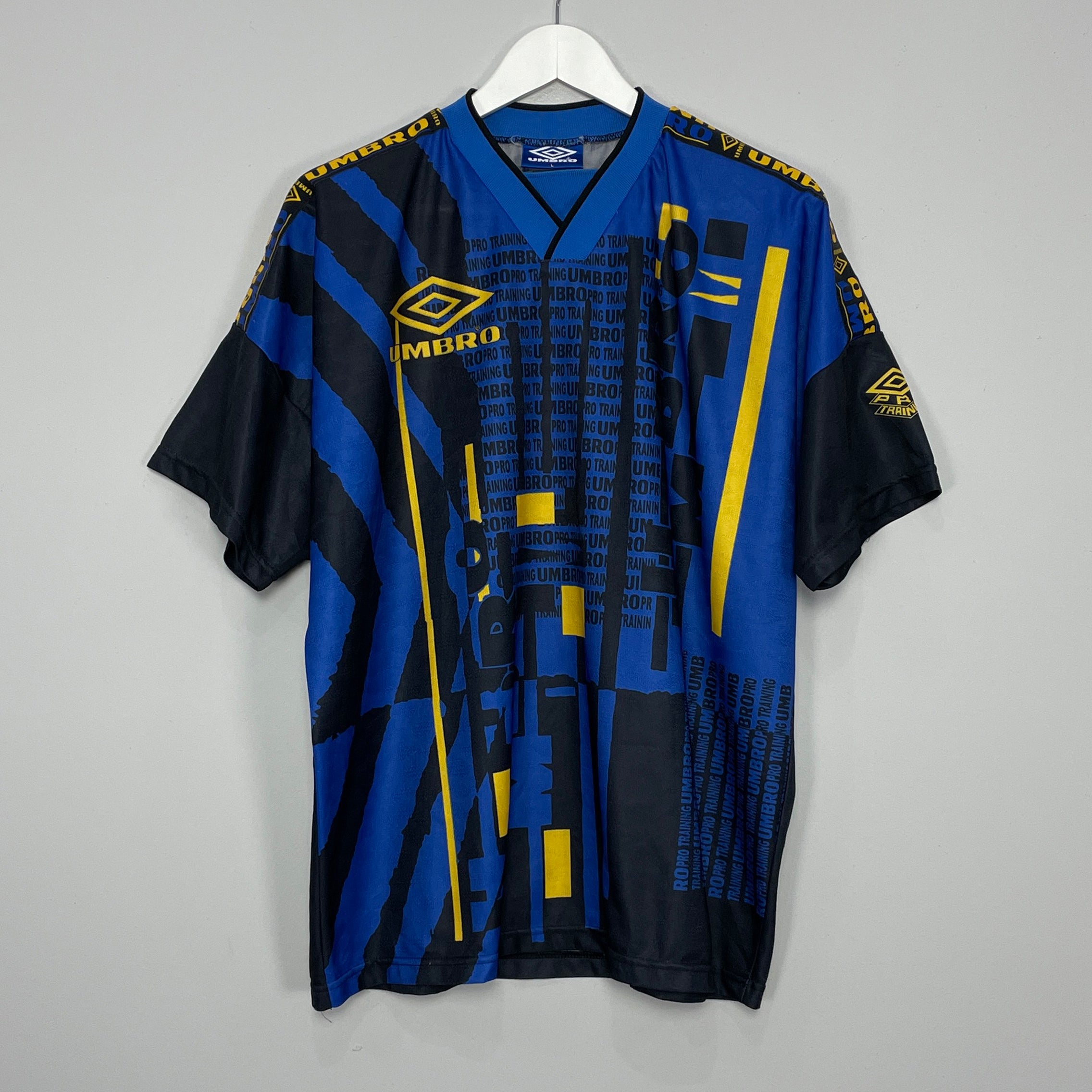 Shop 1992/94 UMBRO PRO TRAINING SHIRT (L), classic football shirts, vintage football shirts & retro soccer jerseys at Cult Kits