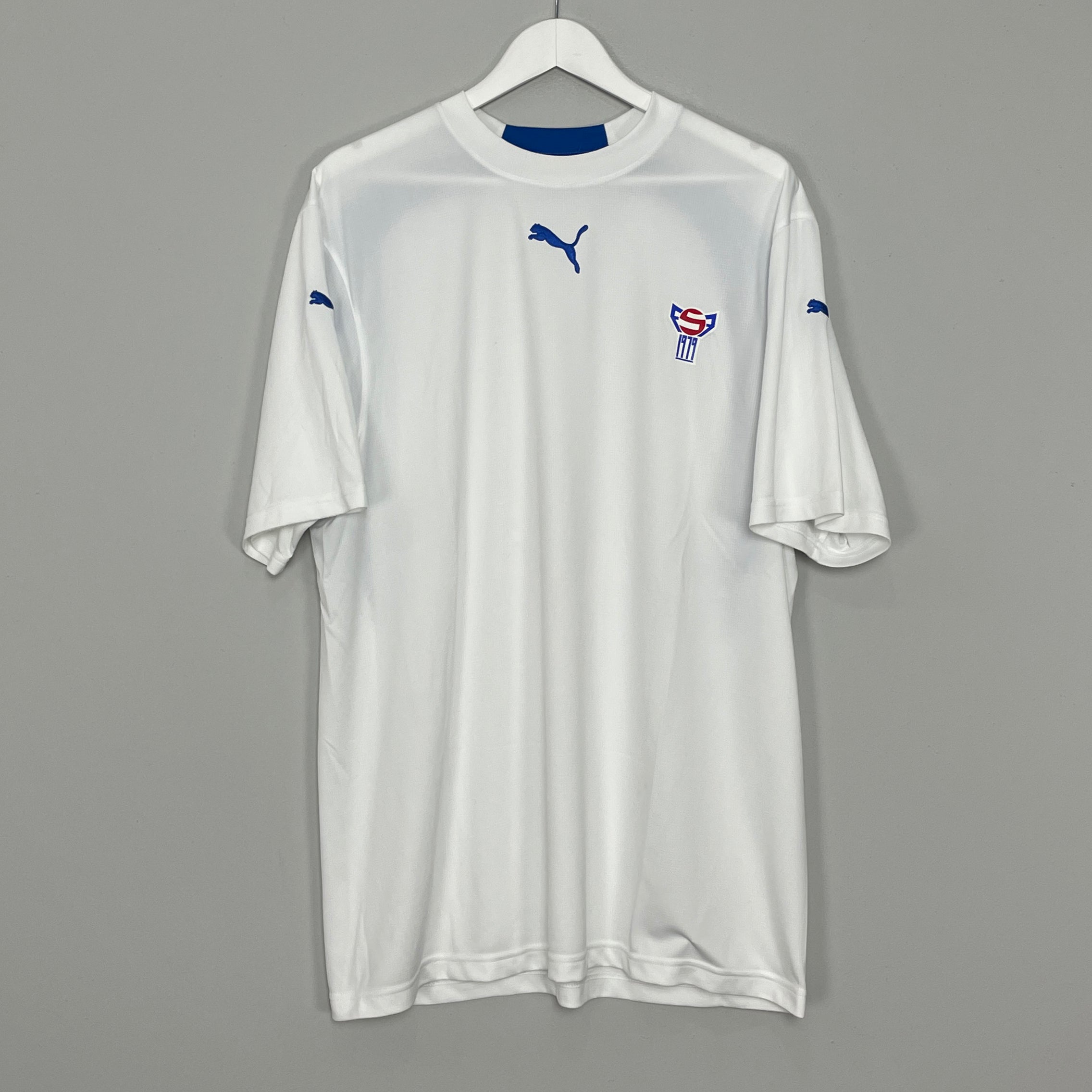 Shop 2010/11 FAROE ISLANDS HOME SHIRT (L) PUMA, classic football shirts, vintage football shirts & retro soccer jerseys at Cult Kits