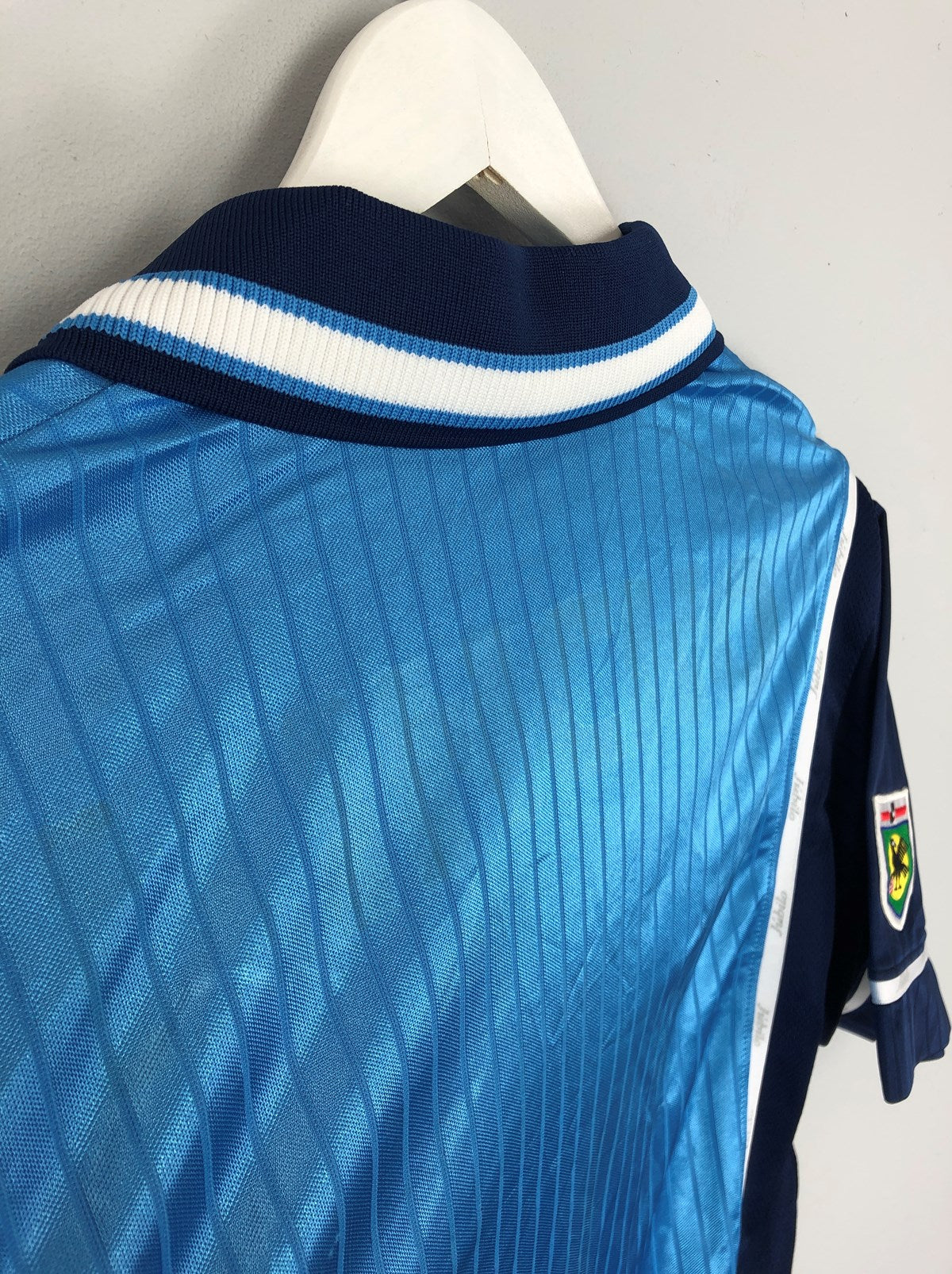 Shop 2001 JUBILO IWATA HOME SHIRT (S) PUMA, classic football shirts, vintage football shirts & retro soccer jerseys at Cult Kits